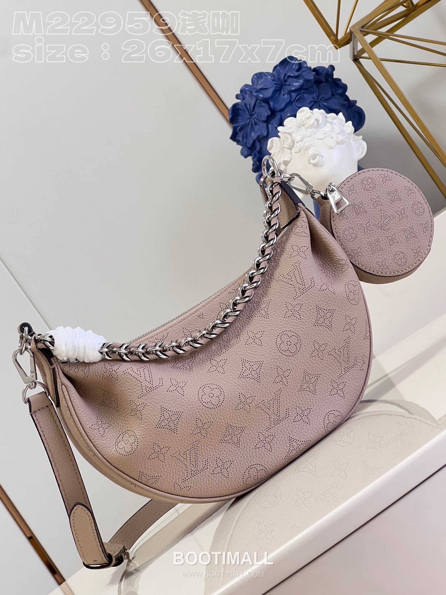 Louis Vuitton Baia PM Mahina Perforated Leather Shoulder Bag with Chain Handle Detail 루이비통 바이아 PM 마히나 퍼포레이티드 숄더백 체인핸들 M22959 26cm 1