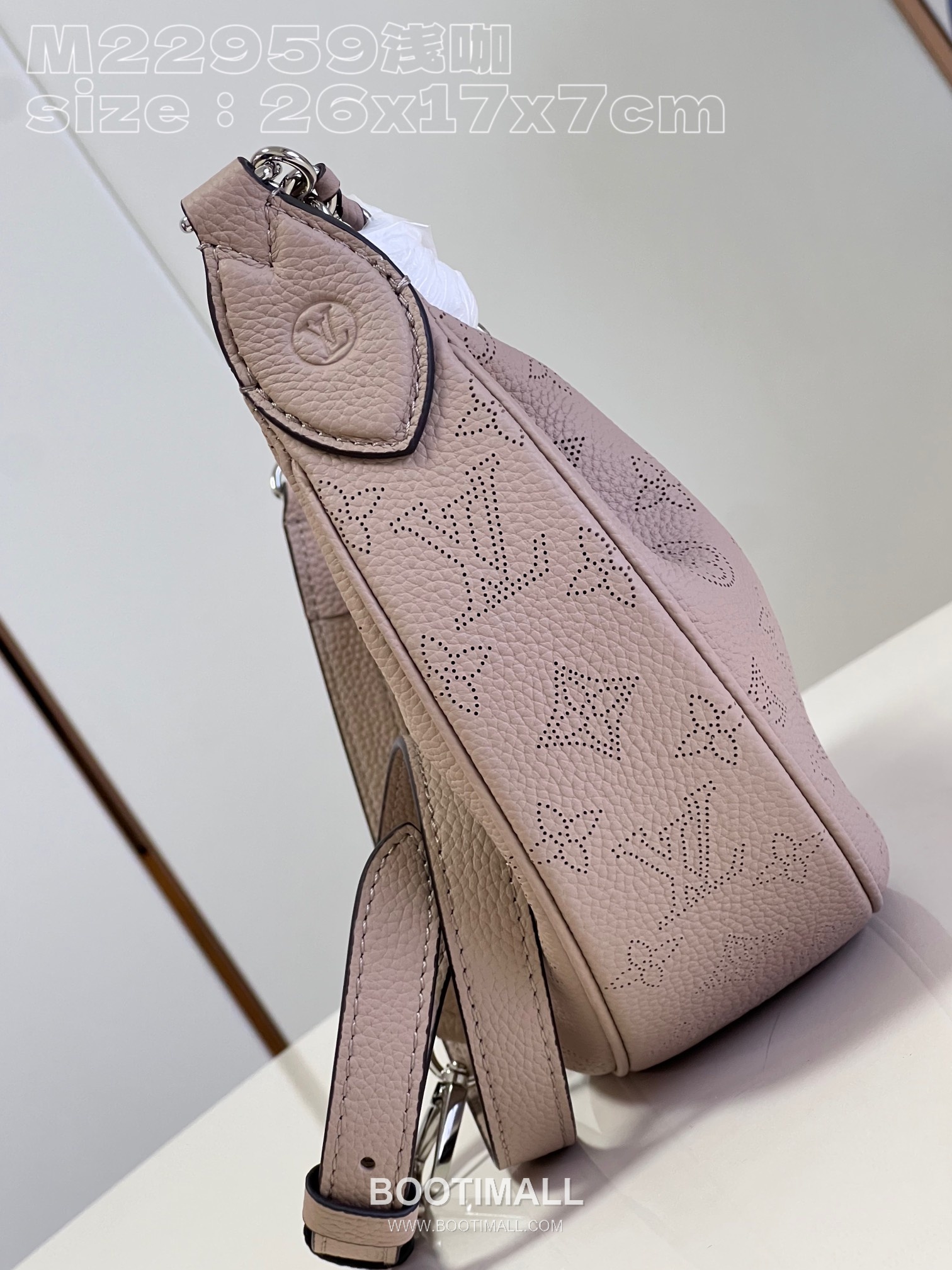 Louis Vuitton Baia PM Mahina Perforated Leather Shoulder Bag with Chain Handle Detail 루이비통 바이아 PM 마히나 퍼포레이티드 숄더백 체인핸들 M22959 26cm 3