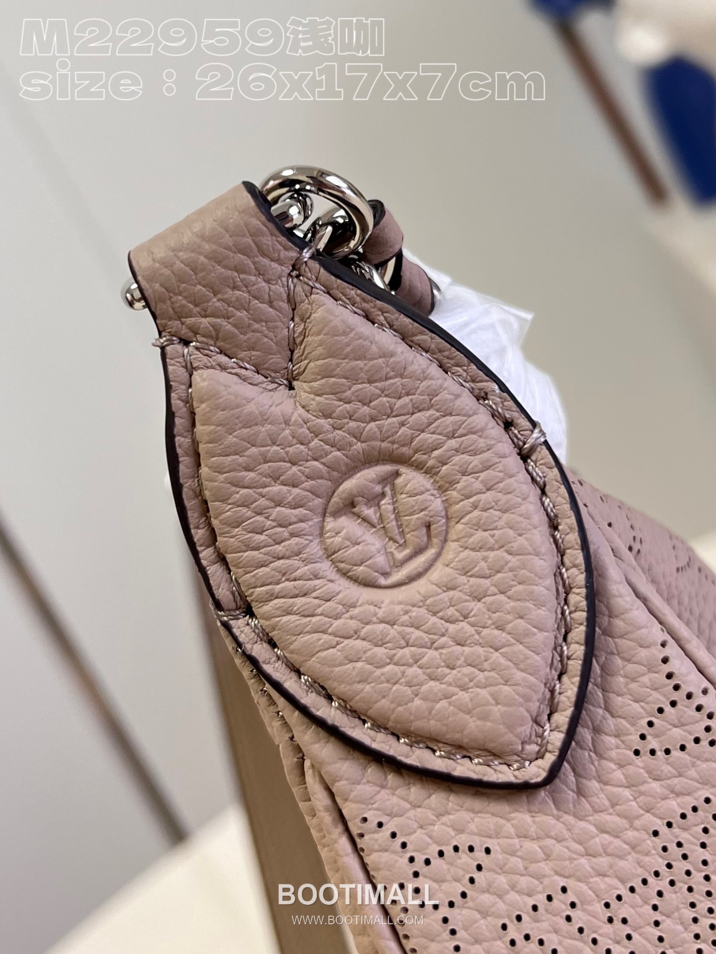 Louis Vuitton Baia PM Mahina Perforated Leather Shoulder Bag with Chain Handle Detail 루이비통 바이아 PM 마히나 퍼포레이티드 숄더백 체인핸들 M22959 26cm 4