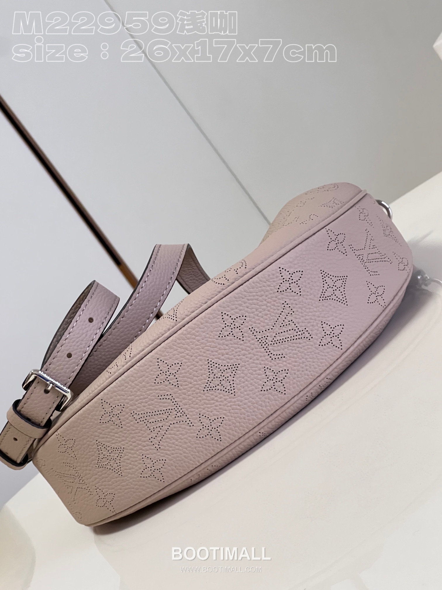 Louis Vuitton Baia PM Mahina Perforated Leather Shoulder Bag with Chain Handle Detail 루이비통 바이아 PM 마히나 퍼포레이티드 숄더백 체인핸들 M22959 26cm 6