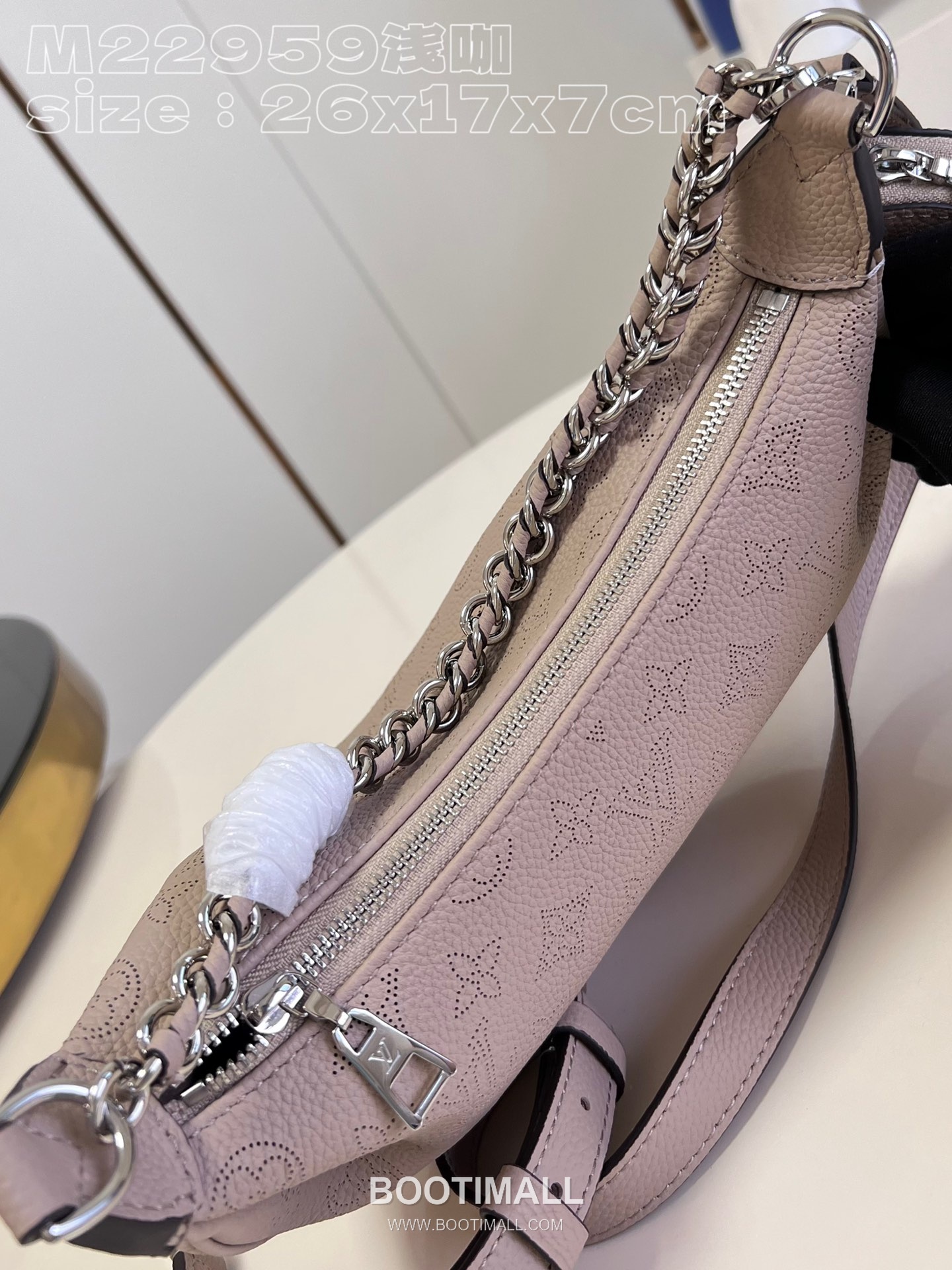 Louis Vuitton Baia PM Mahina Perforated Leather Shoulder Bag with Chain Handle Detail 루이비통 바이아 PM 마히나 퍼포레이티드 숄더백 체인핸들 M22959 26cm 7