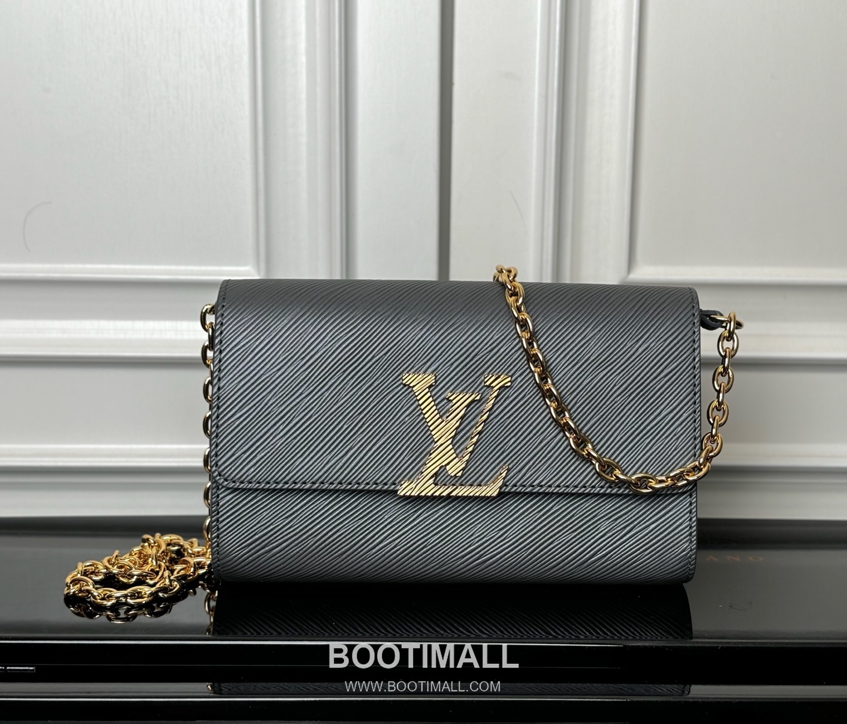 Louis Vuitton Pochette Louise Epi Leather Chain Clutch Bag with Gloss Finish Detail 루이비통 포쉐트 루이즈 에피 가죽 체인 클러치백 글로시 M237 22cm 1
