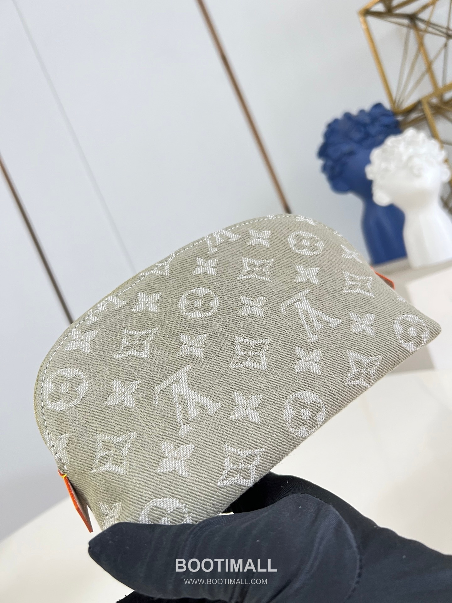 Louis Vuitton Pochette Cosmétique Denim Monogram Pouch with Inner Pocket Detail 루이비통 포쉐트 코스메틱 데님 모노그램 파우치 이너포켓 M28050 19cm 4