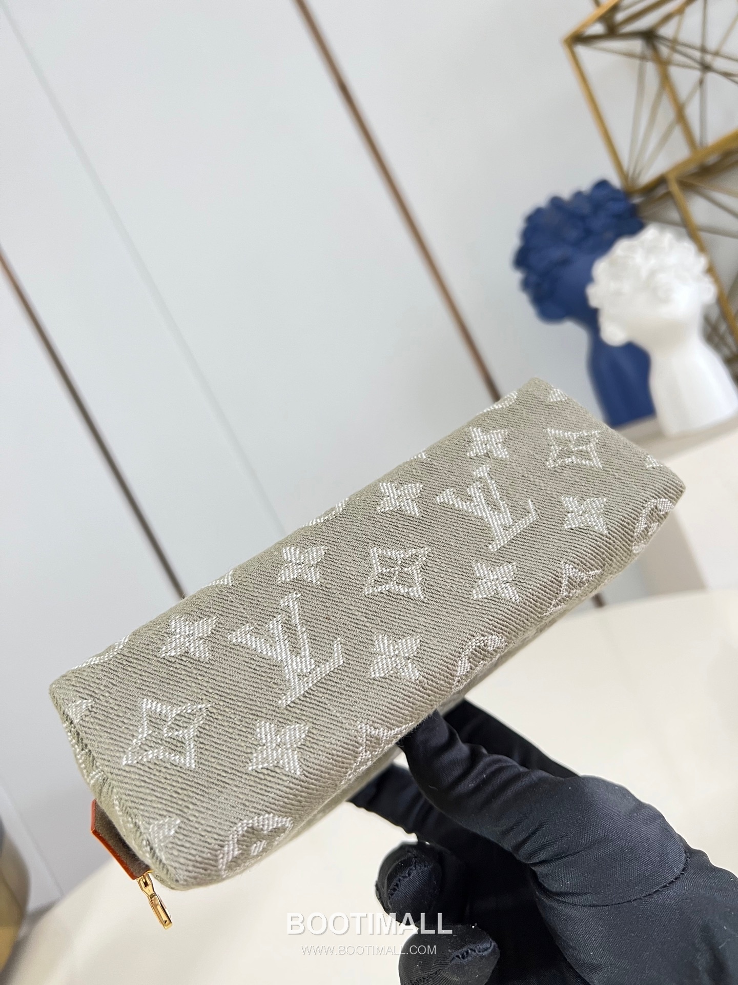 Louis Vuitton Pochette Cosmétique Denim Monogram Pouch with Inner Pocket Detail 루이비통 포쉐트 코스메틱 데님 모노그램 파우치 이너포켓 M28050 19cm 5