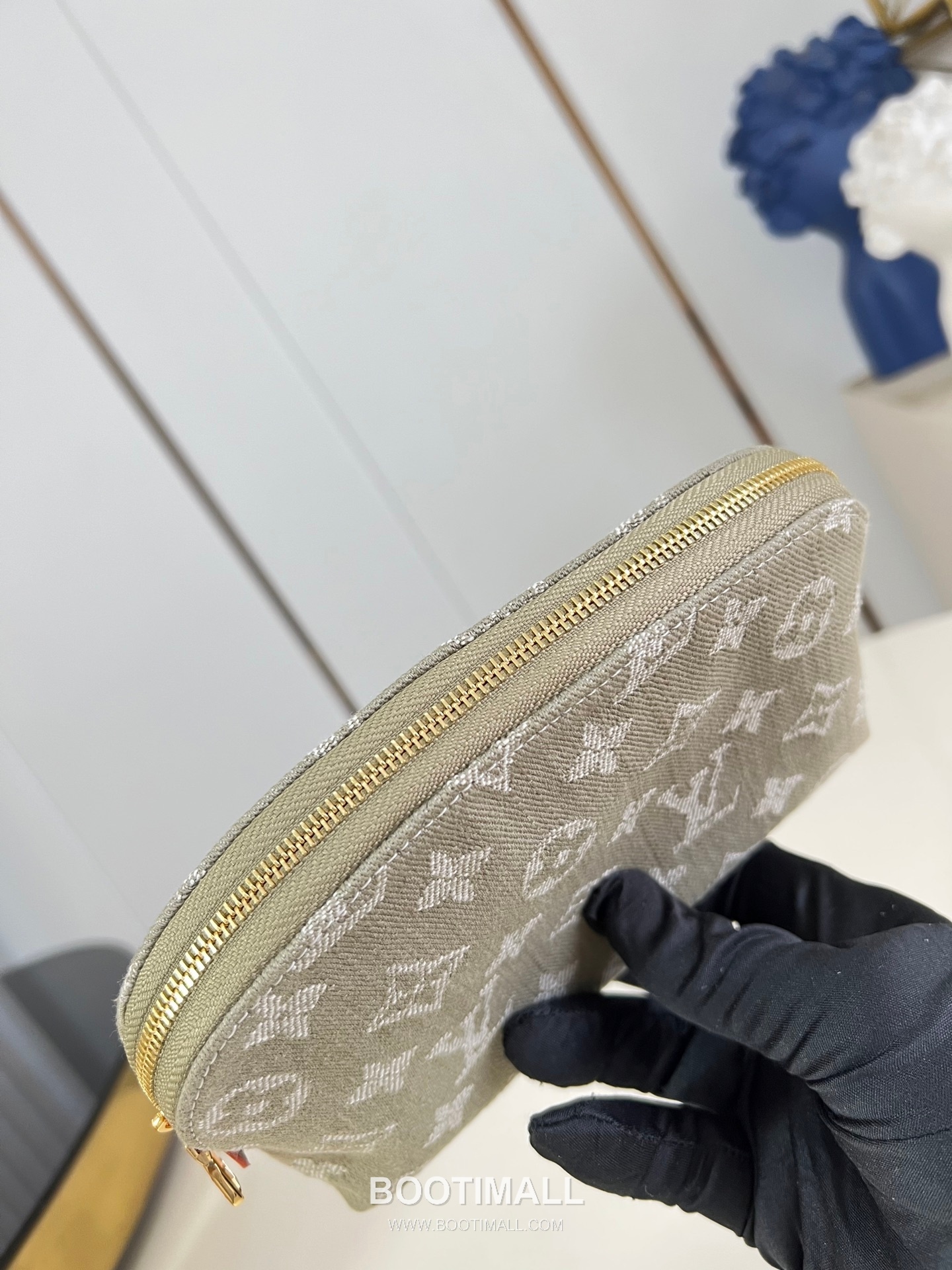 Louis Vuitton Pochette Cosmétique Denim Monogram Pouch with Inner Pocket Detail 루이비통 포쉐트 코스메틱 데님 모노그램 파우치 이너포켓 M28050 19cm 6