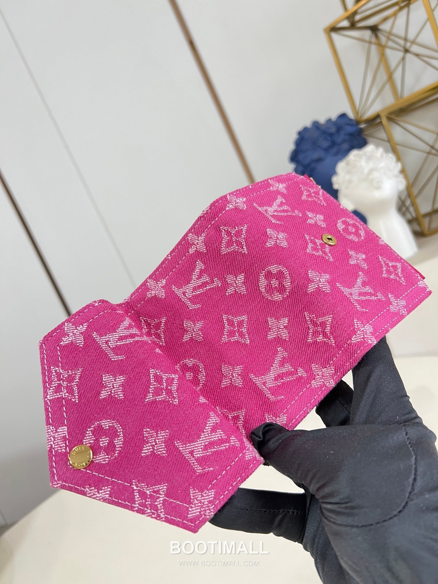 Louis Vuitton Victorine Wallet Denim Monogram Canvas Compact Wallet with Snap Detail 루이비통 빅토린 월렛 데님 모노그램 반지갑 스냅 M27707 12cm 5