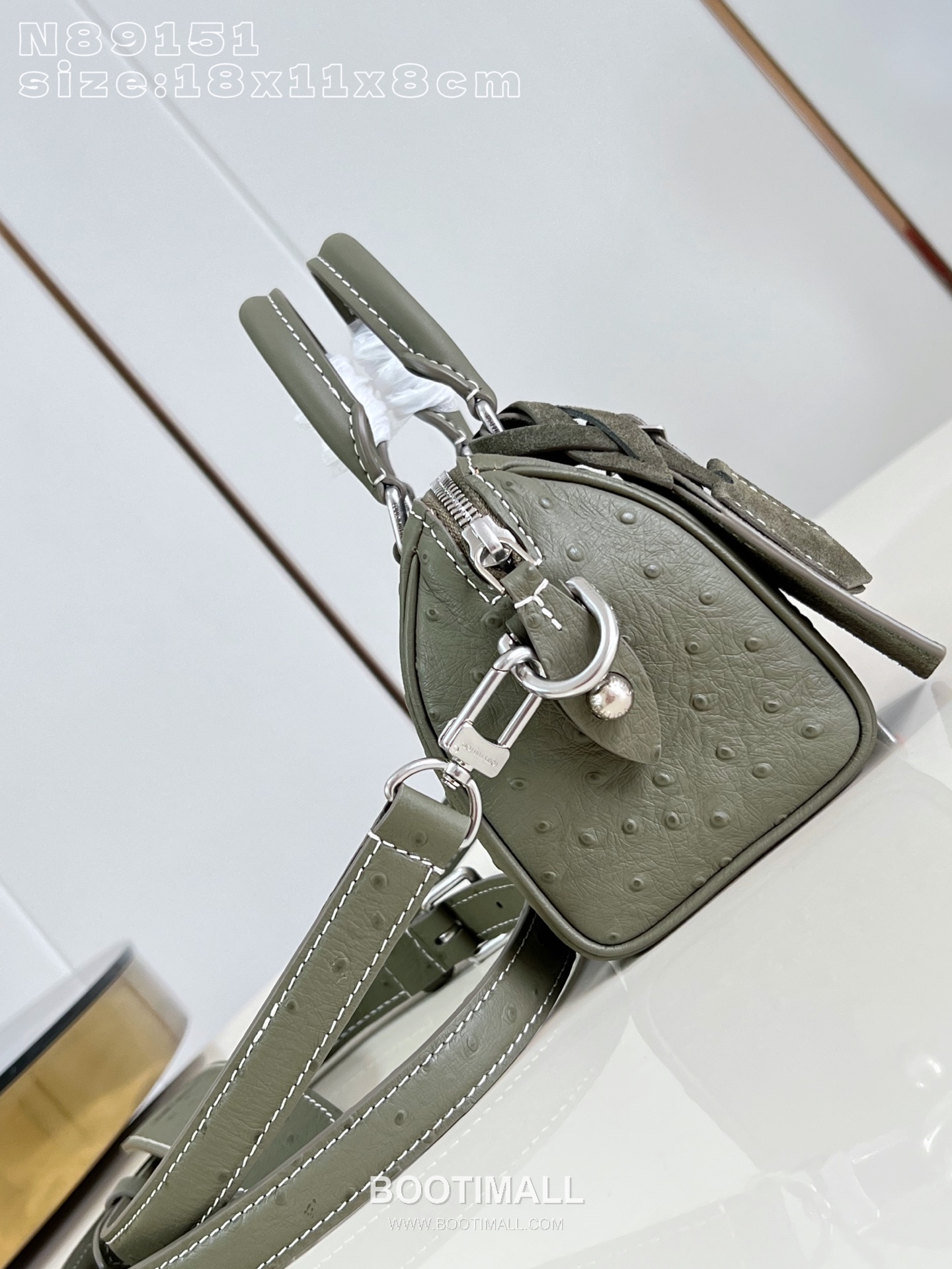 Louis Vuitton Speedy P9 Bandoulière 18 Ostrich Embossed Leather Boston Bag with Strap Detail 루이비통 스피디 P9 반둘리에 18 오스트리치 엠보 레더 보스턴백 스트랩 N89151 18cm 5