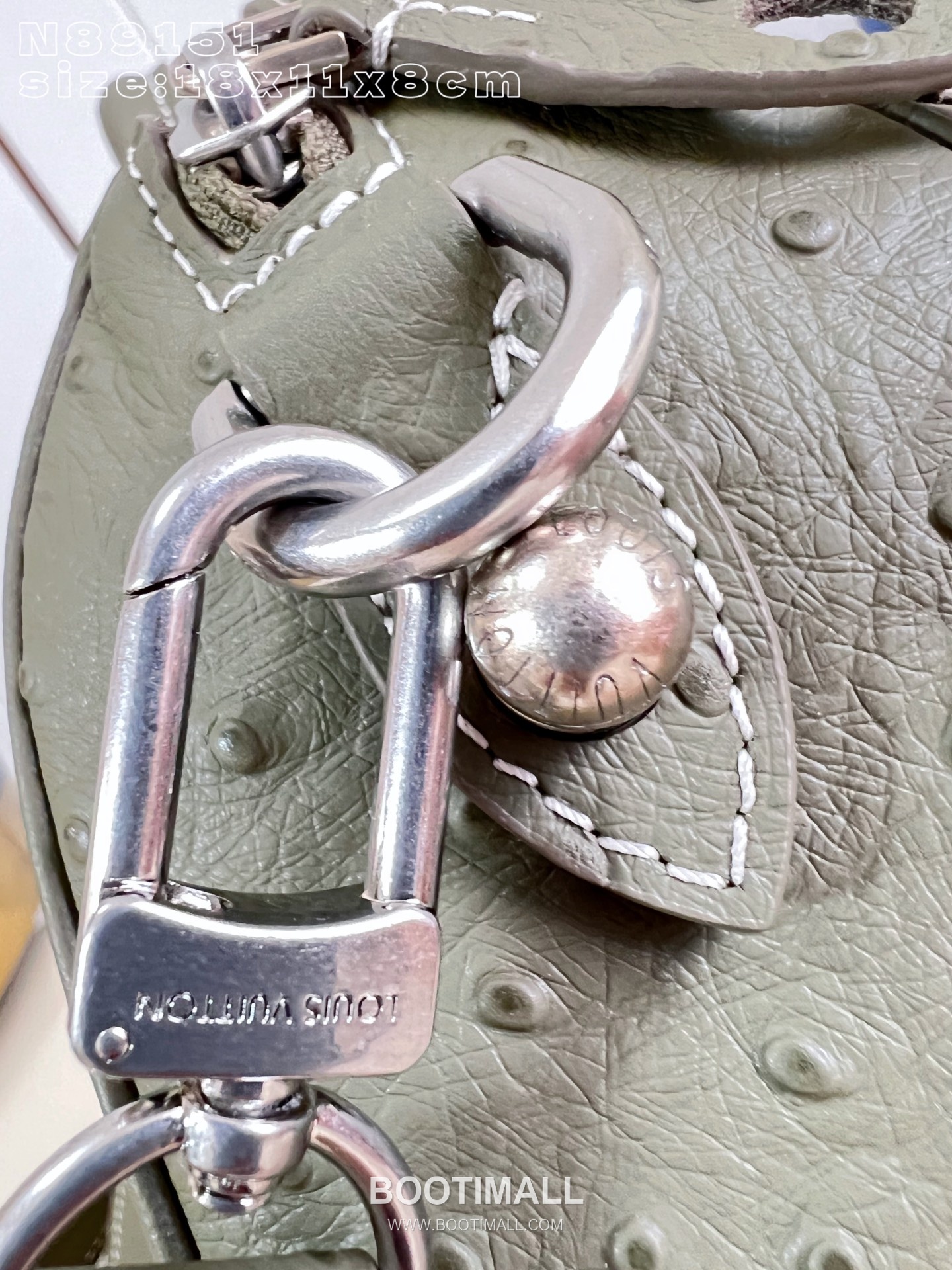 Louis Vuitton Speedy P9 Bandoulière 18 Ostrich Embossed Leather Boston Bag with Strap Detail 루이비통 스피디 P9 반둘리에 18 오스트리치 엠보 레더 보스턴백 스트랩 N89151 18cm 6