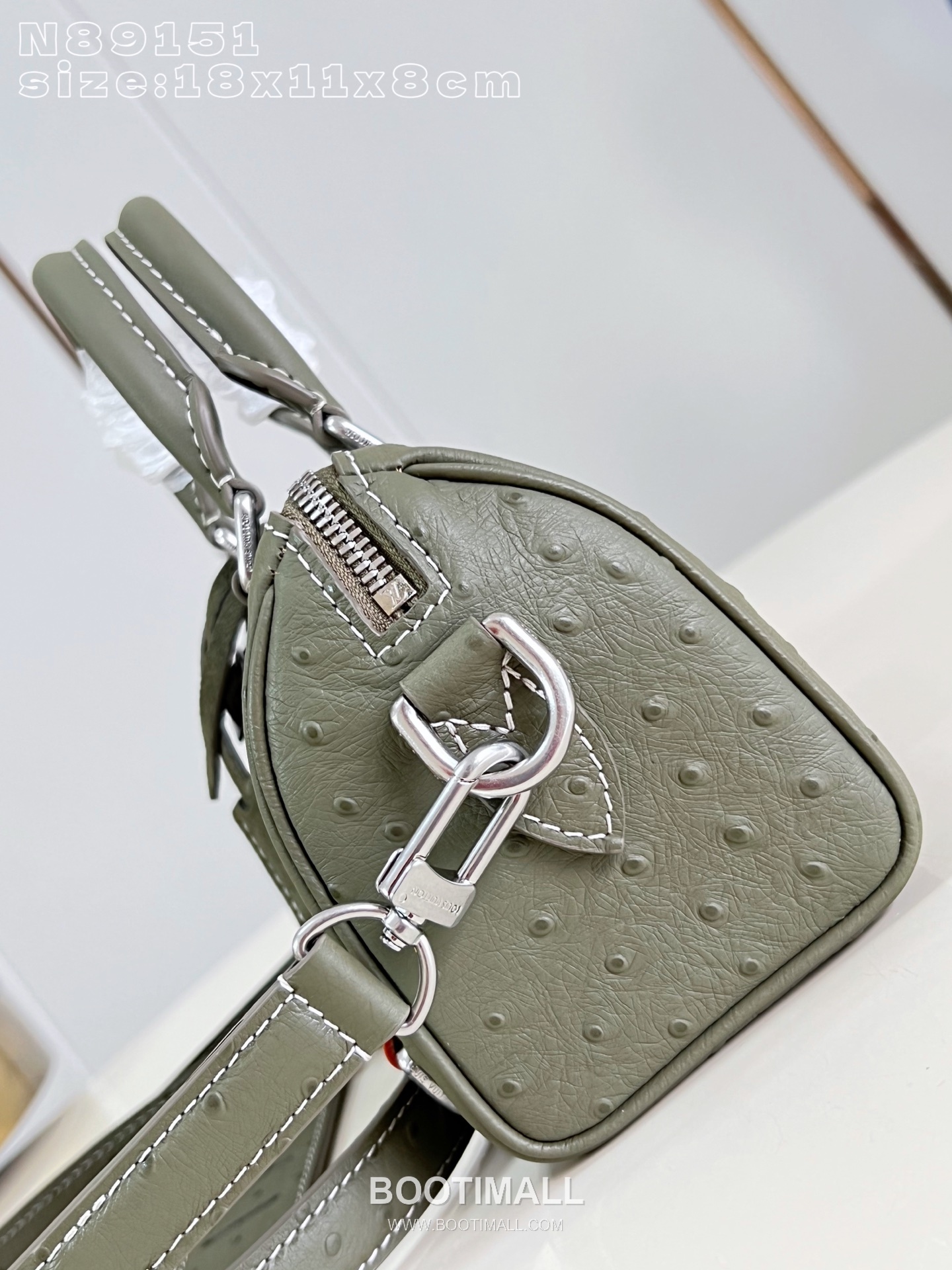 Louis Vuitton Speedy P9 Bandoulière 18 Ostrich Embossed Leather Boston Bag with Strap Detail 루이비통 스피디 P9 반둘리에 18 오스트리치 엠보 레더 보스턴백 스트랩 N89151 18cm 8