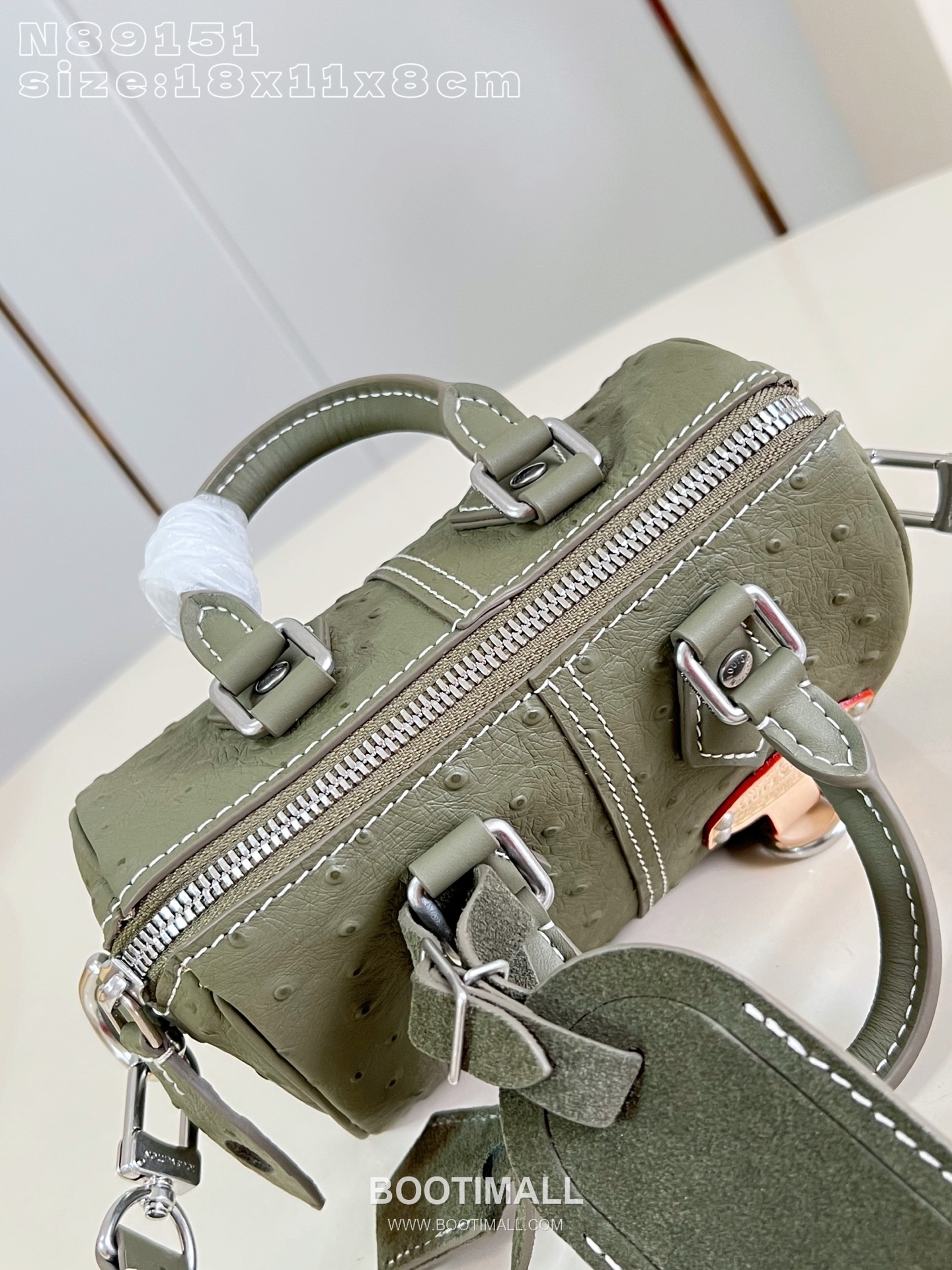 Louis Vuitton Speedy P9 Bandoulière 18 Ostrich Embossed Leather Boston Bag with Strap Detail 루이비통 스피디 P9 반둘리에 18 오스트리치 엠보 레더 보스턴백 스트랩 N89151 18cm 10