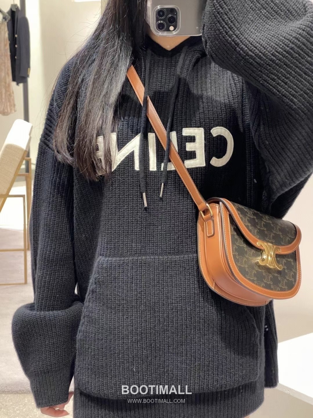 Celine Teen Besace Triomphe Monogram Canvas Cowhide Crossbody Bag with Metal Logo Detail 셀린느 틴 베사체 트리옹프 모노그램 캔버스 카우하이드 크로스백 메탈로고 110962 18.5cm 1