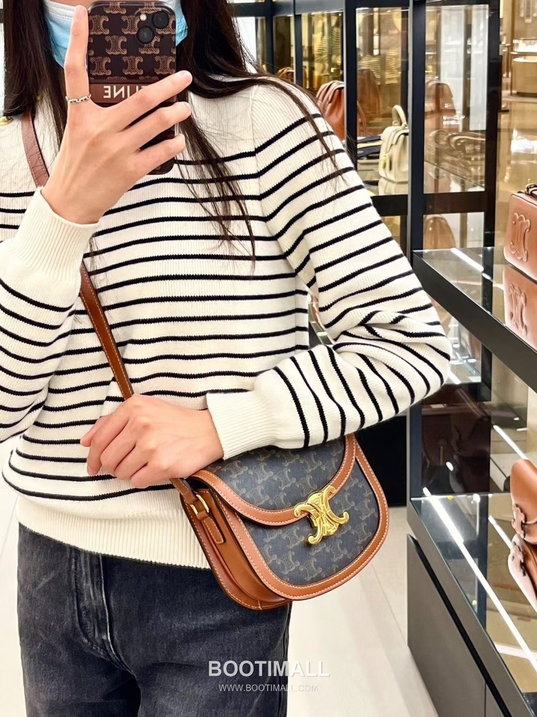 Celine Teen Besace Triomphe Monogram Canvas Cowhide Crossbody Bag with Metal Logo Detail 셀린느 틴 베사체 트리옹프 모노그램 캔버스 카우하이드 크로스백 메탈로고 110962 18.5cm 5