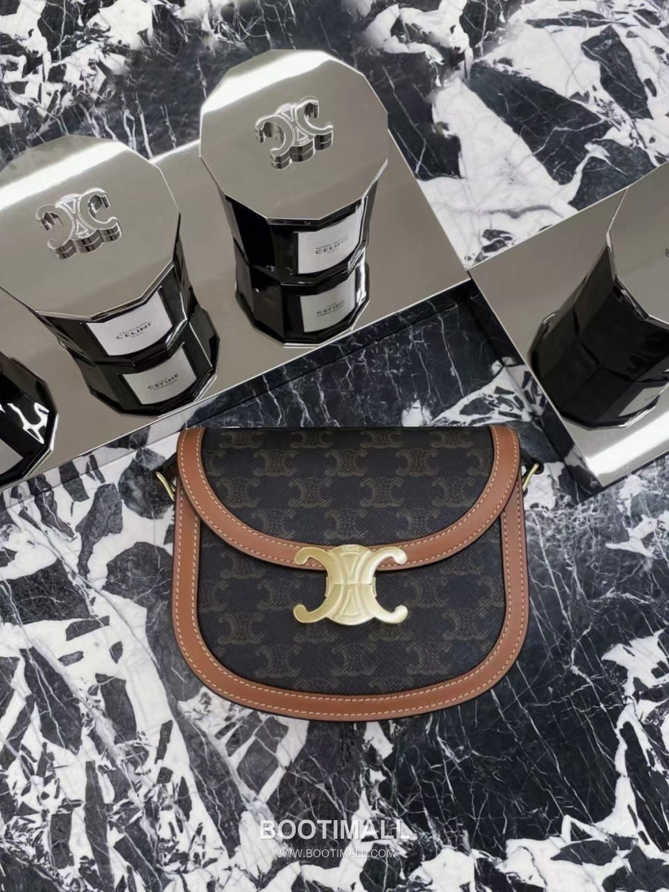 Celine Teen Besace Triomphe Monogram Canvas Cowhide Crossbody Bag with Metal Logo Detail 셀린느 틴 베사체 트리옹프 모노그램 캔버스 카우하이드 크로스백 메탈로고 110962 18.5cm 7