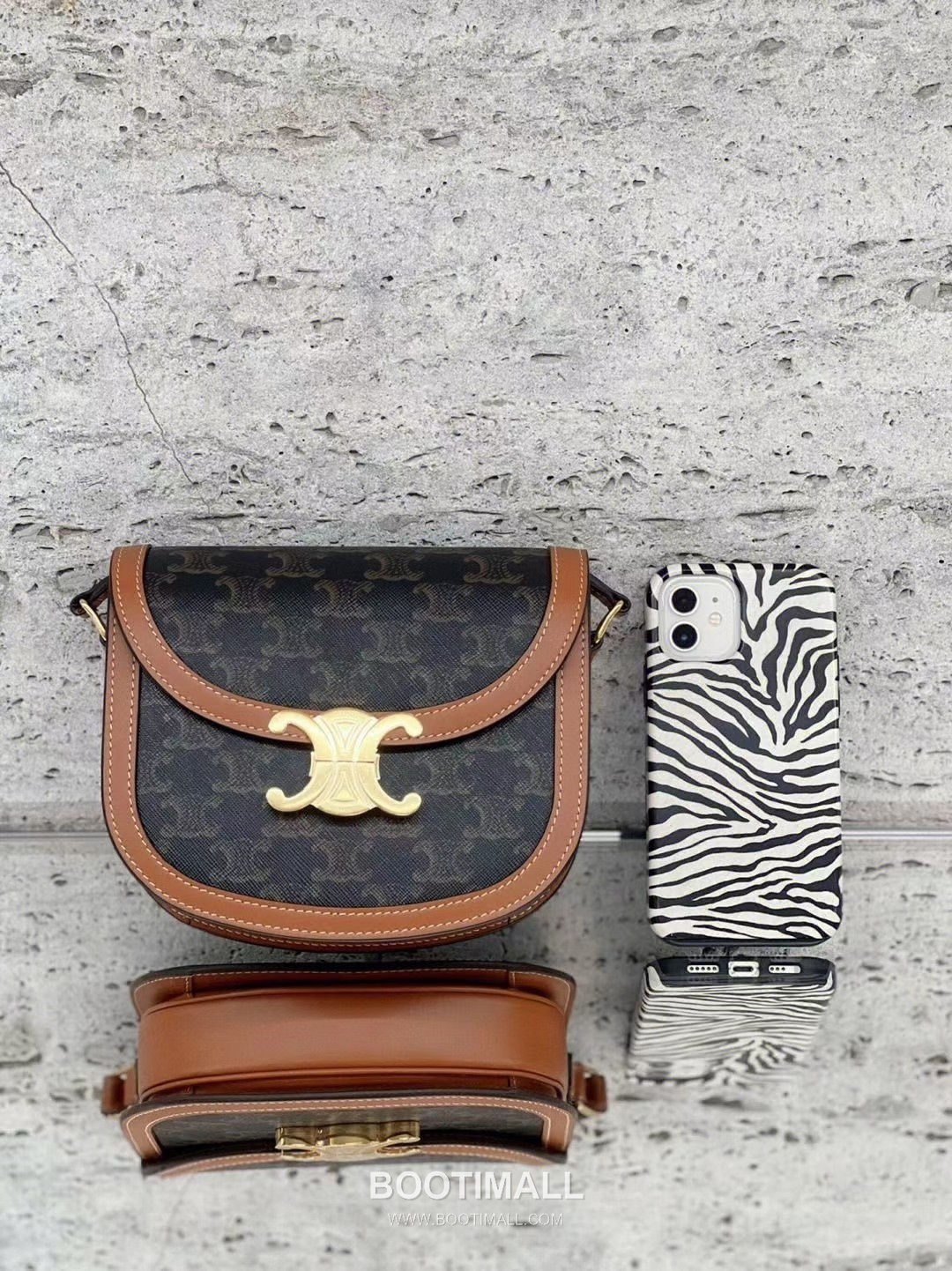 Celine Teen Besace Triomphe Monogram Canvas Cowhide Crossbody Bag with Metal Logo Detail 셀린느 틴 베사체 트리옹프 모노그램 캔버스 카우하이드 크로스백 메탈로고 110962 18.5cm 8