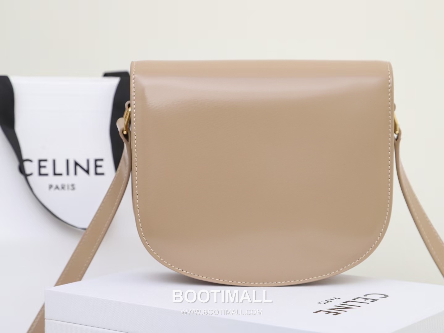 Celine Teen Besace Triomphe Cowhide Leather Crossbody Bag with Metal Logo Detail 셀린느 틴 베사체 트리옹프 카우하이드 크로스백 메탈로고 110962 18.5cm 13