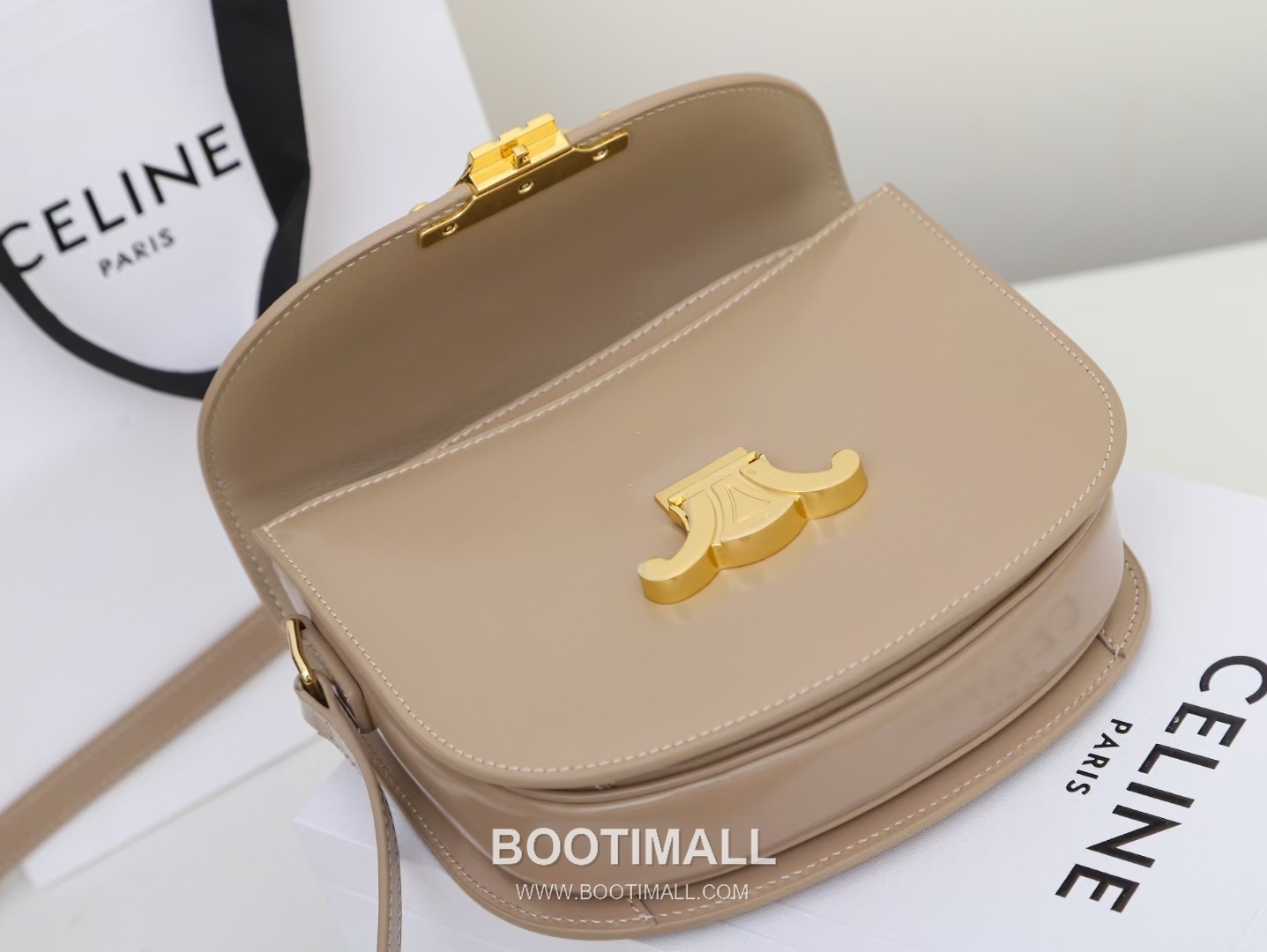 Celine Teen Besace Triomphe Cowhide Leather Crossbody Bag with Metal Logo Detail 셀린느 틴 베사체 트리옹프 카우하이드 크로스백 메탈로고 110962 18.5cm 17