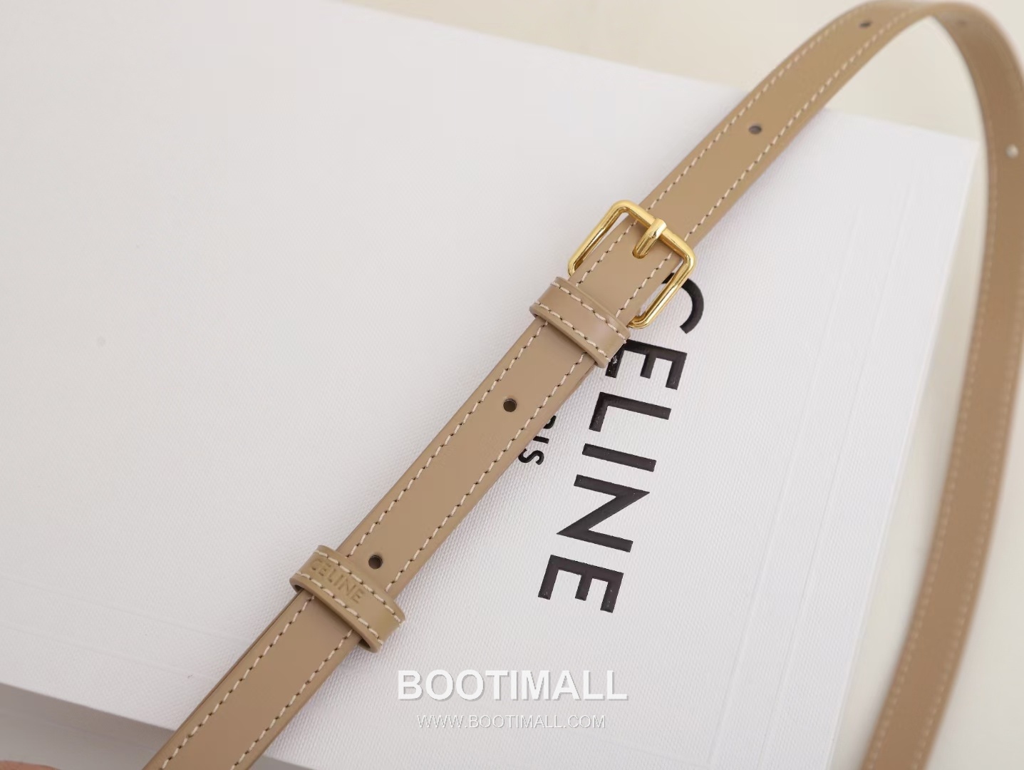 Celine Teen Besace Triomphe Cowhide Leather Crossbody Bag with Metal Logo Detail 셀린느 틴 베사체 트리옹프 카우하이드 크로스백 메탈로고 110962 18.5cm 18