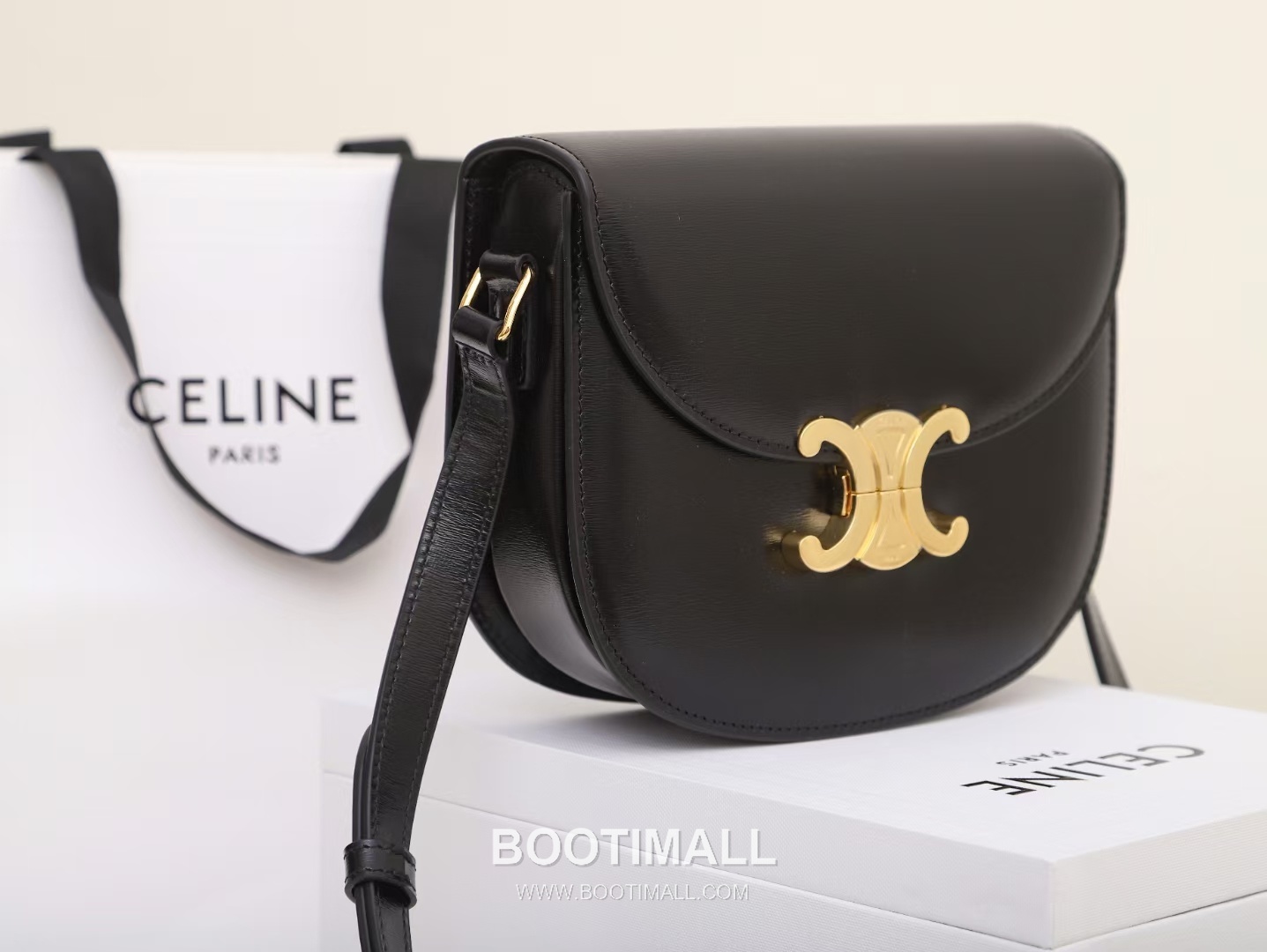 Celine Teen Besace Triomphe Cowhide Leather Crossbody Bag with Metal Logo Detail 셀린느 틴 베사체 트리옹프 카우하이드 크로스백 메탈로고 110962 18.5cm 2