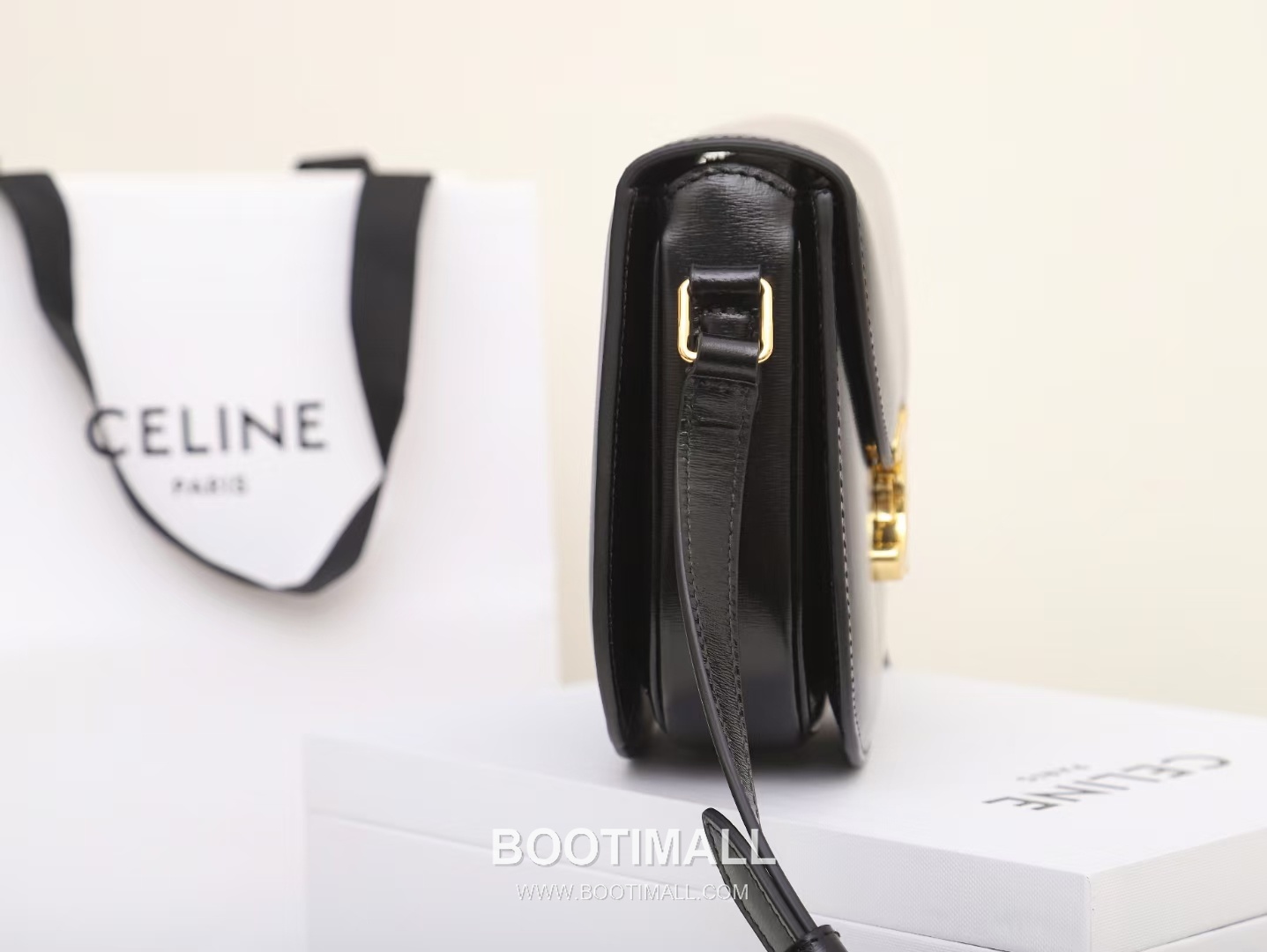 Celine Teen Besace Triomphe Cowhide Leather Crossbody Bag with Metal Logo Detail 셀린느 틴 베사체 트리옹프 카우하이드 크로스백 메탈로고 110962 18.5cm 3