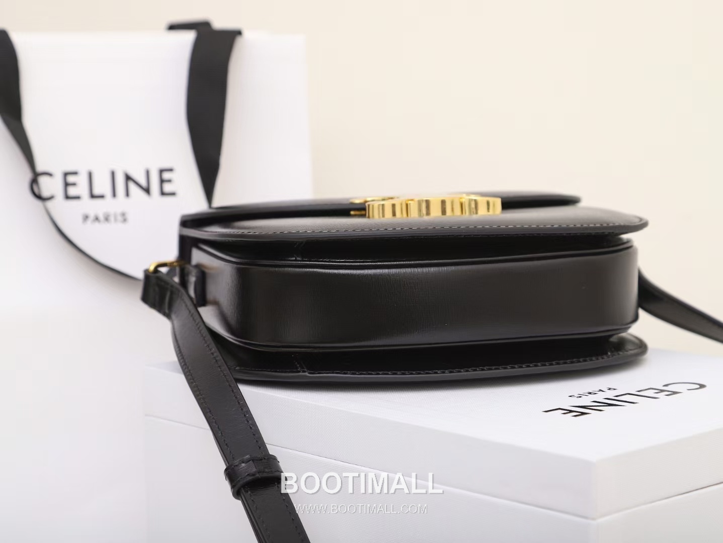 Celine Teen Besace Triomphe Cowhide Leather Crossbody Bag with Metal Logo Detail 셀린느 틴 베사체 트리옹프 카우하이드 크로스백 메탈로고 110962 18.5cm 6