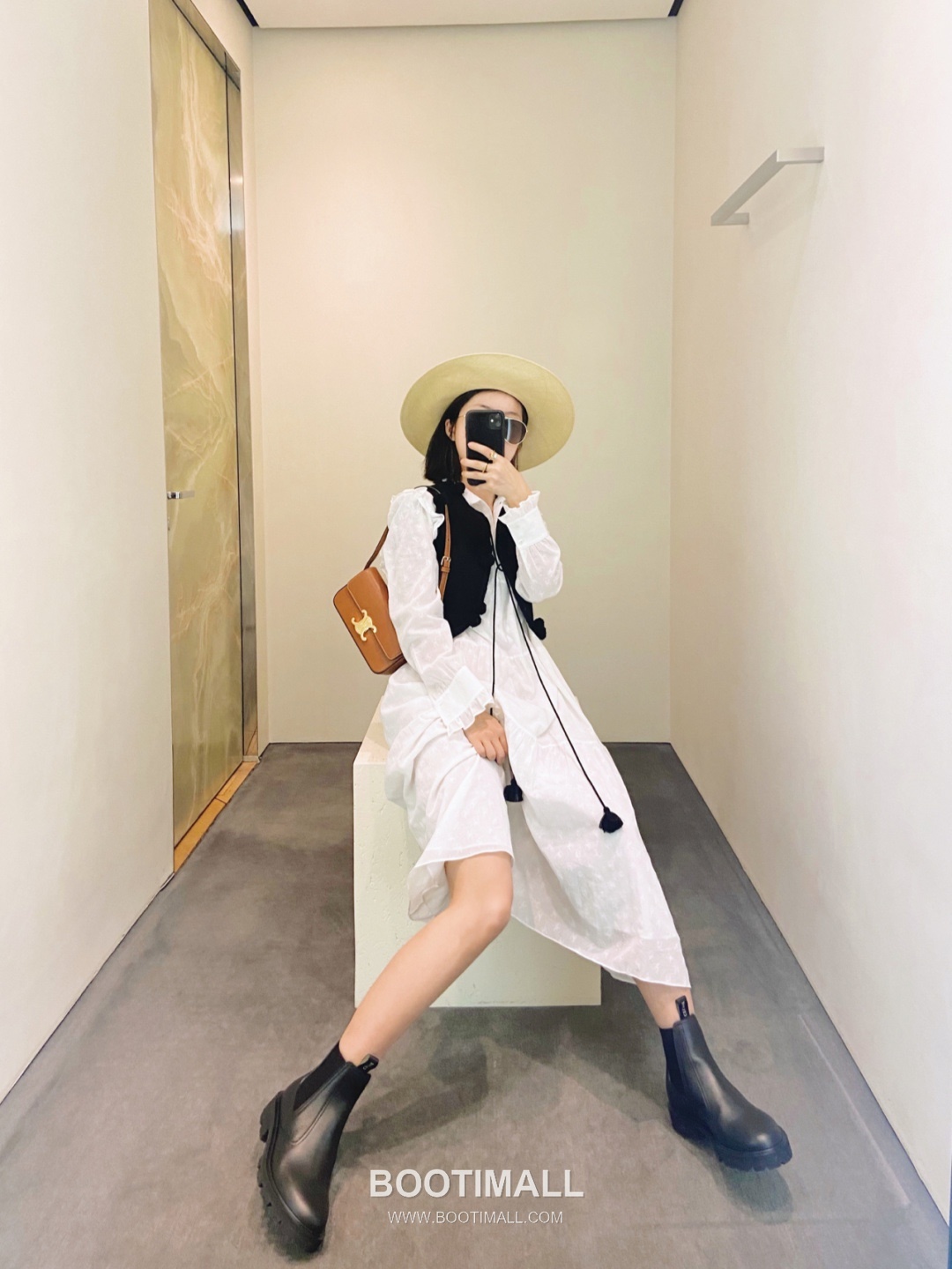 Celine Triomphe Cowhide Leather Shoulder Bag with Metal Logo Detail 셀린느 트리옹프 카우하이드 숄더백 메탈로고 194143 20cm 4