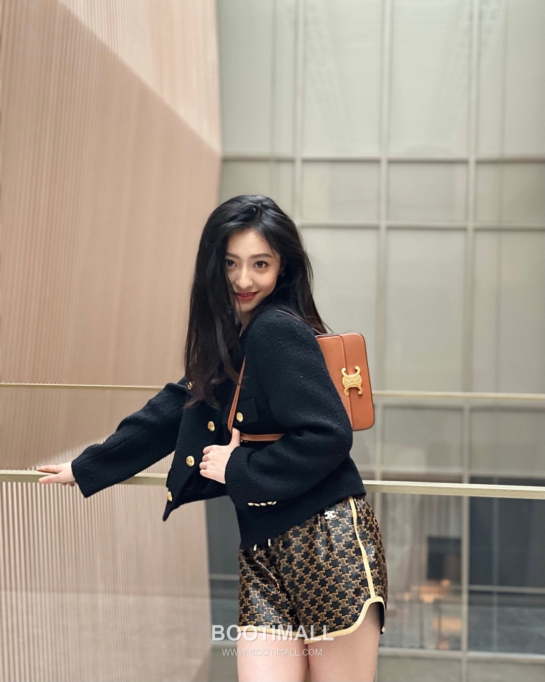 Celine Triomphe Cowhide Leather Shoulder Bag with Metal Logo Detail 셀린느 트리옹프 카우하이드 숄더백 메탈로고 194143 20cm 5