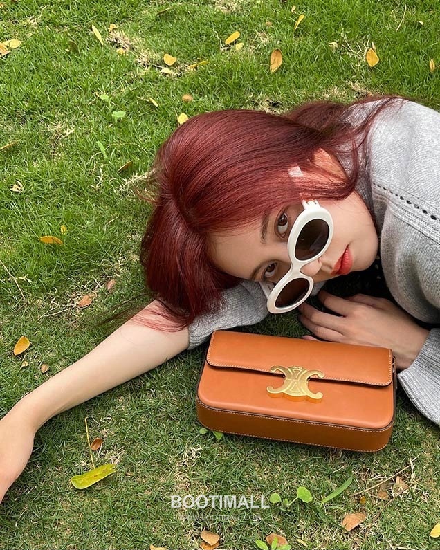Celine Triomphe Cowhide Leather Shoulder Bag with Metal Logo Detail 셀린느 트리옹프 카우하이드 숄더백 메탈로고 194143 20cm 7