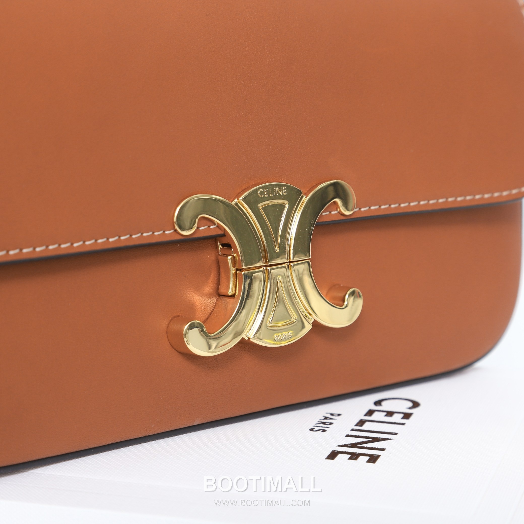 Celine Triomphe Cowhide Leather Shoulder Bag with Metal Logo Detail 셀린느 트리옹프 카우하이드 숄더백 메탈로고 194143 20cm 15