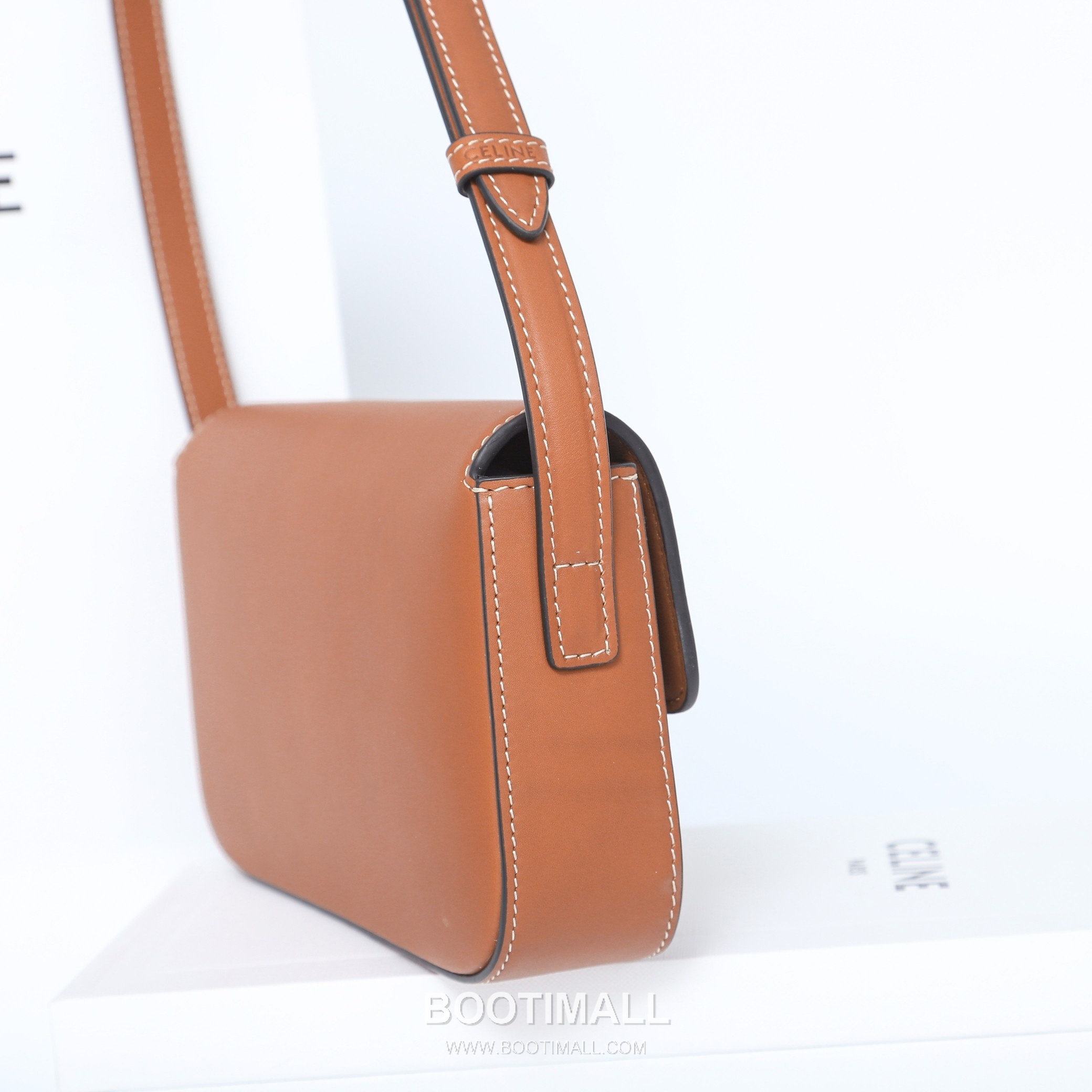 Celine Triomphe Cowhide Leather Shoulder Bag with Metal Logo Detail 셀린느 트리옹프 카우하이드 숄더백 메탈로고 194143 20cm 16