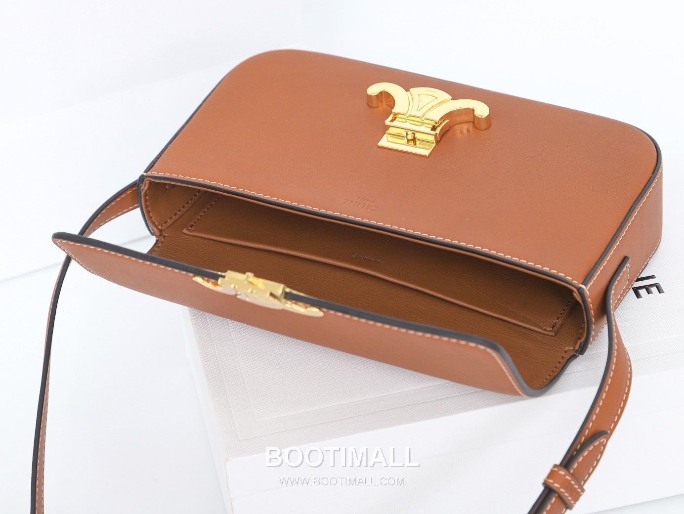 Celine Triomphe Cowhide Leather Shoulder Bag with Metal Logo Detail 셀린느 트리옹프 카우하이드 숄더백 메탈로고 194143 20cm 18