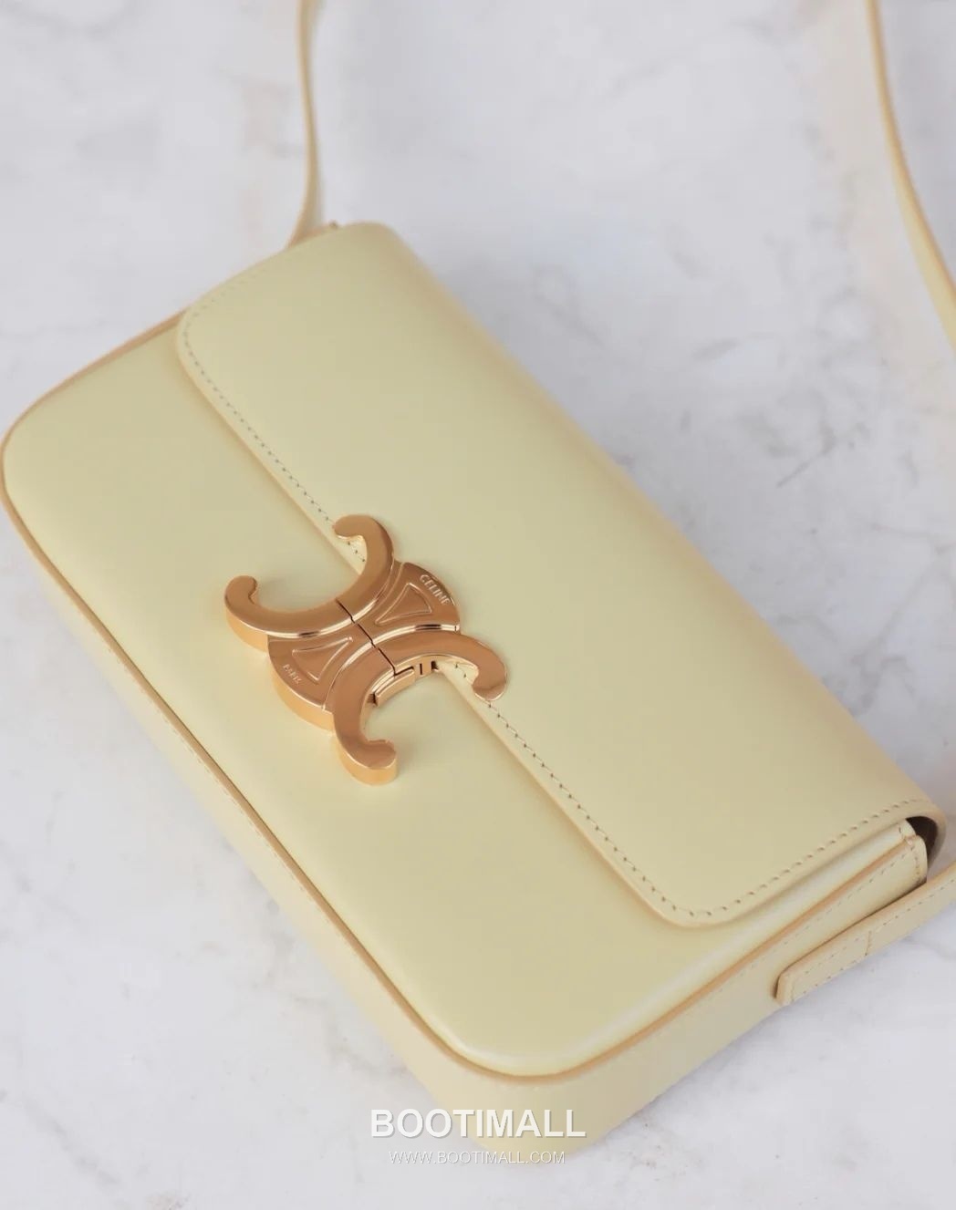 Celine Triomphe Cowhide Leather Shoulder Bag with Metal Logo Detail 셀린느 트리옹프 카우하이드 숄더백 메탈로고 194143 20cm 2