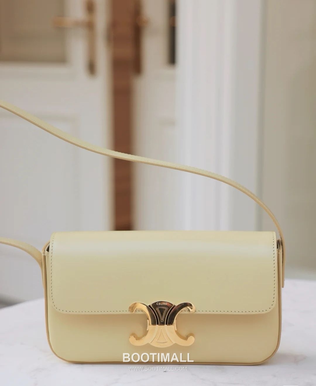 Celine Triomphe Cowhide Leather Shoulder Bag with Metal Logo Detail 셀린느 트리옹프 카우하이드 숄더백 메탈로고 194143 20cm 3