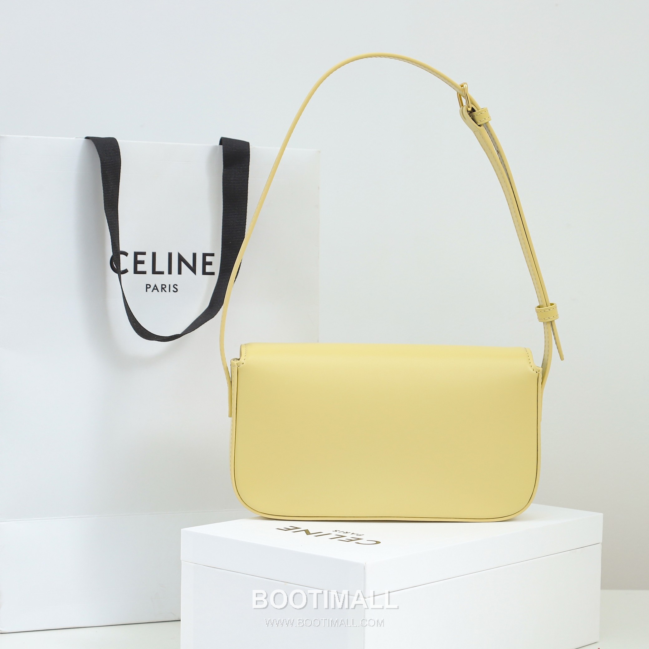 Celine Triomphe Cowhide Leather Shoulder Bag with Metal Logo Detail 셀린느 트리옹프 카우하이드 숄더백 메탈로고 194143 20cm 8