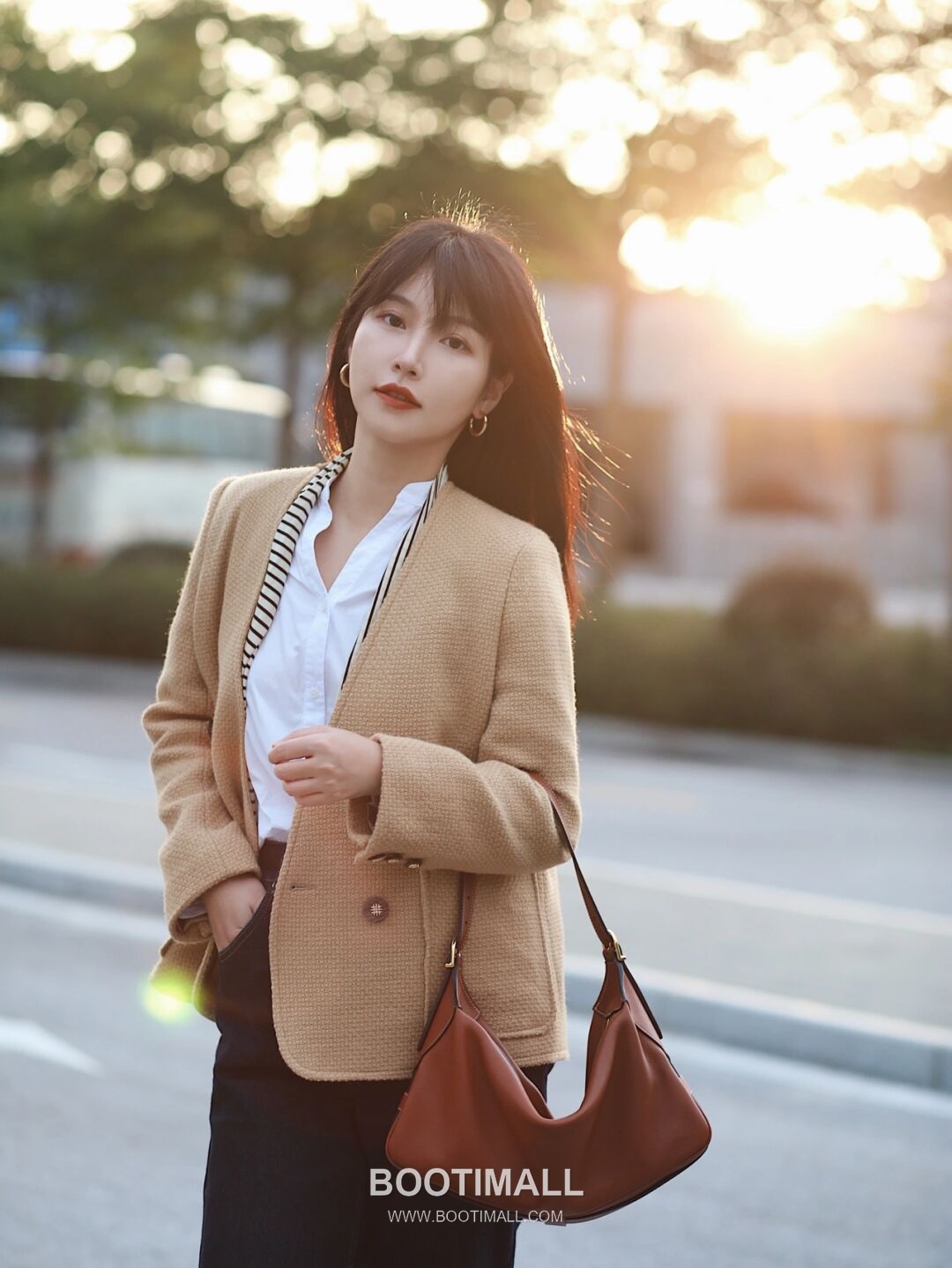 Celine Romy Cowhide Leather Shoulder Bag with Slim Underarm Design 셀린느 로미 카우하이드 숄더백 슬림언더암 197443 34cm 1