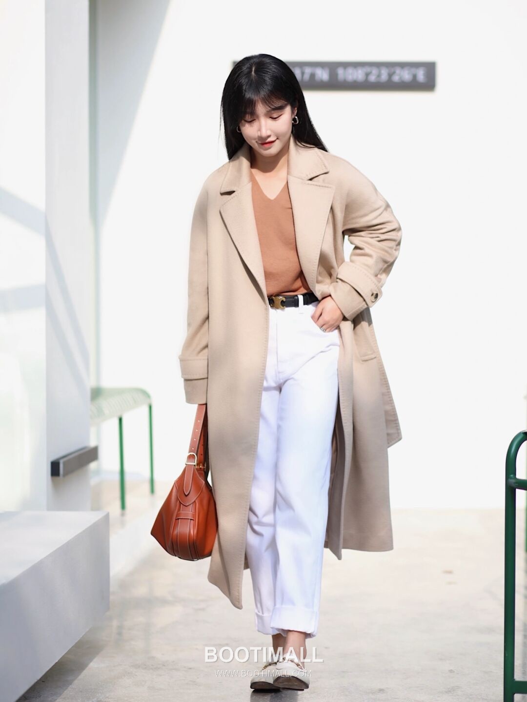 Celine Romy Cowhide Leather Shoulder Bag with Slim Underarm Design 셀린느 로미 카우하이드 숄더백 슬림언더암 197443 34cm 3