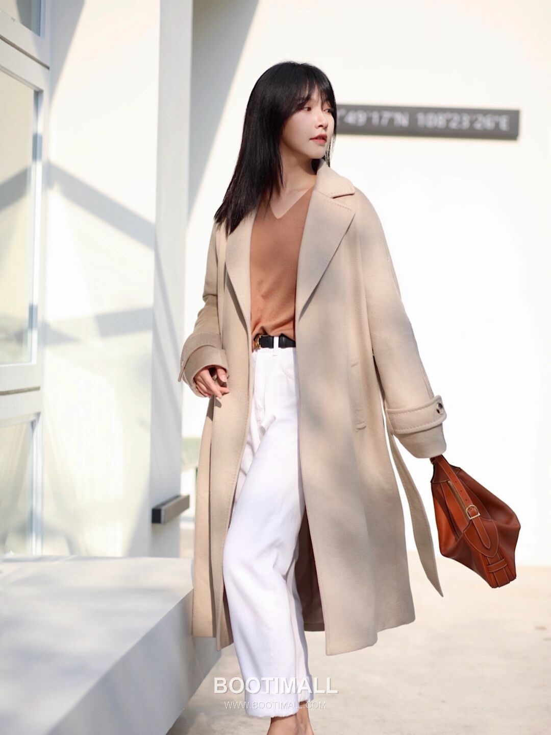 Celine Romy Cowhide Leather Shoulder Bag with Slim Underarm Design 셀린느 로미 카우하이드 숄더백 슬림언더암 197443 34cm 4