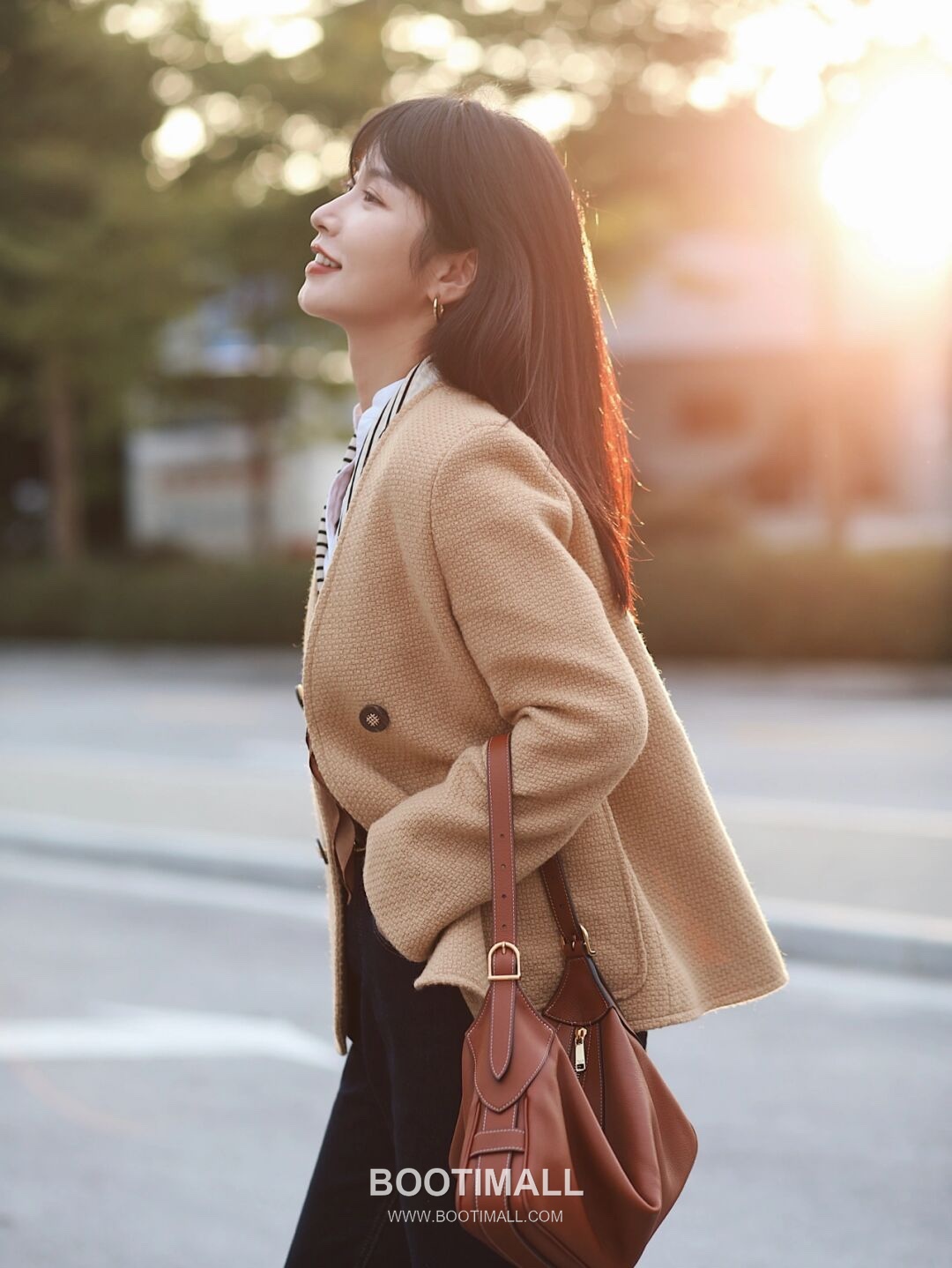 Celine Romy Cowhide Leather Shoulder Bag with Slim Underarm Design 셀린느 로미 카우하이드 숄더백 슬림언더암 197443 34cm 5