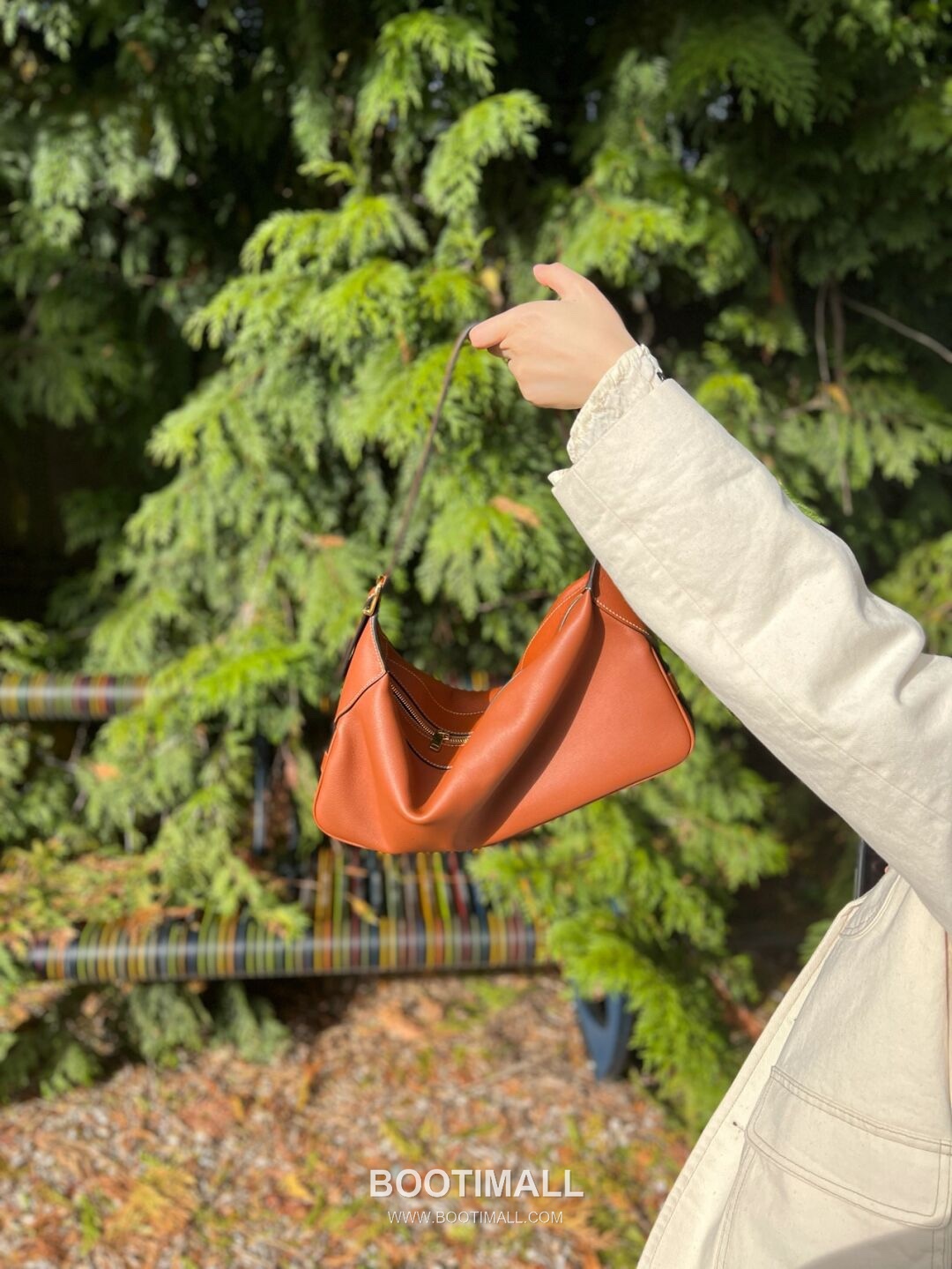 Celine Romy Cowhide Leather Shoulder Bag with Slim Underarm Design 셀린느 로미 카우하이드 숄더백 슬림언더암 197443 34cm 9