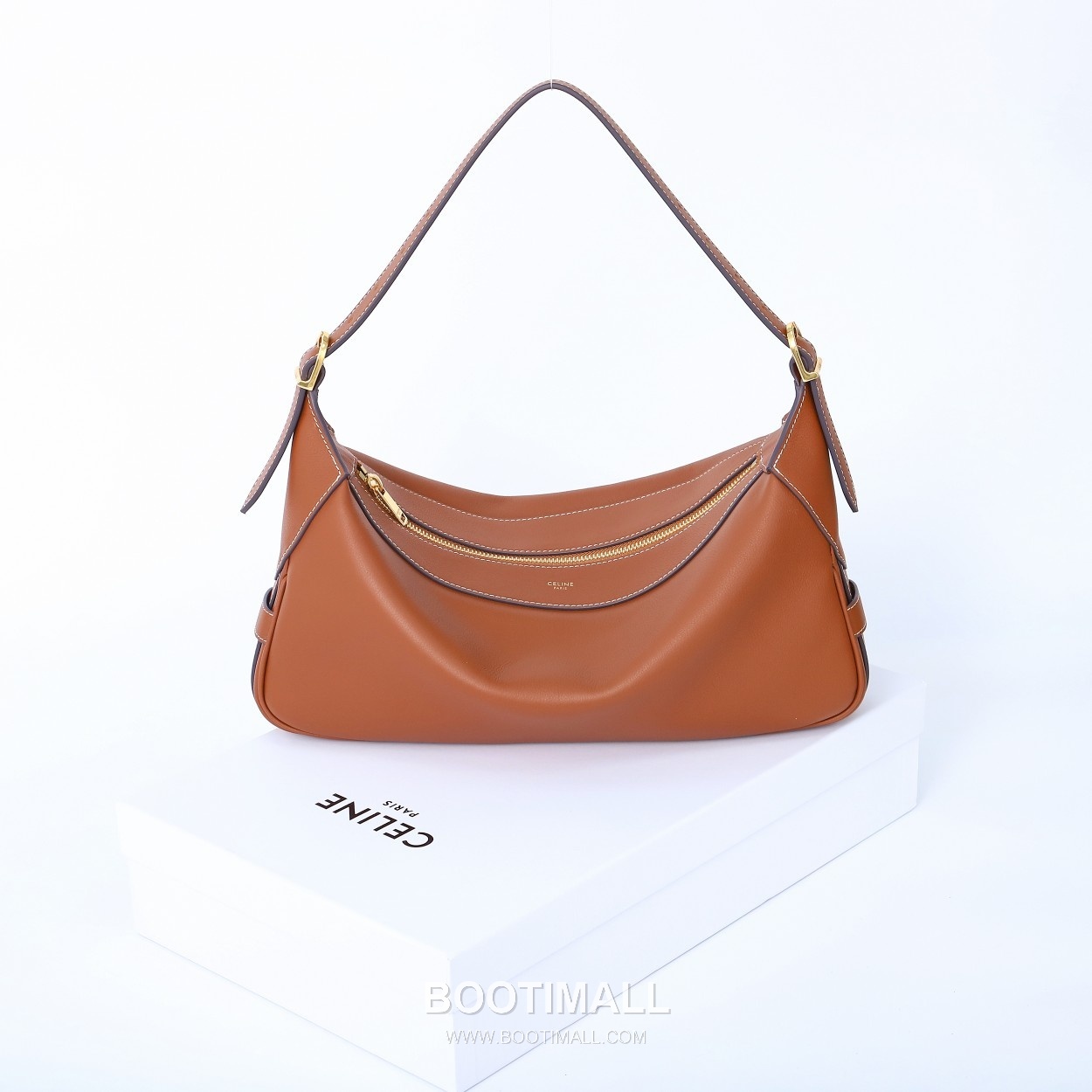 Celine Romy Cowhide Leather Shoulder Bag with Slim Underarm Design 셀린느 로미 카우하이드 숄더백 슬림언더암 197443 34cm 10