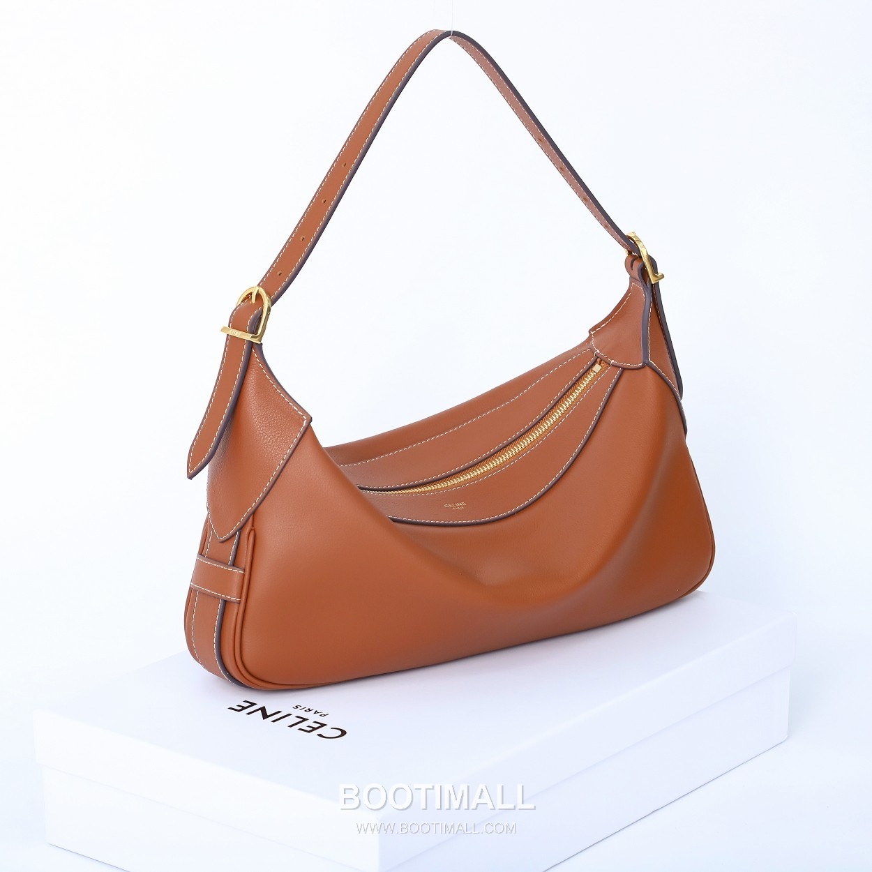 Celine Romy Cowhide Leather Shoulder Bag with Slim Underarm Design 셀린느 로미 카우하이드 숄더백 슬림언더암 197443 34cm 11