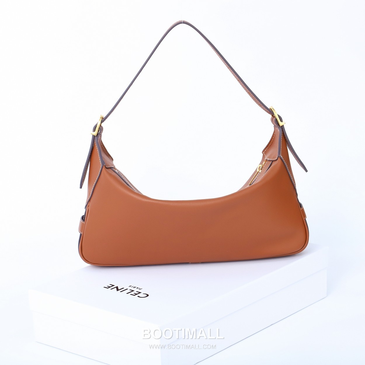 Celine Romy Cowhide Leather Shoulder Bag with Slim Underarm Design 셀린느 로미 카우하이드 숄더백 슬림언더암 197443 34cm 13