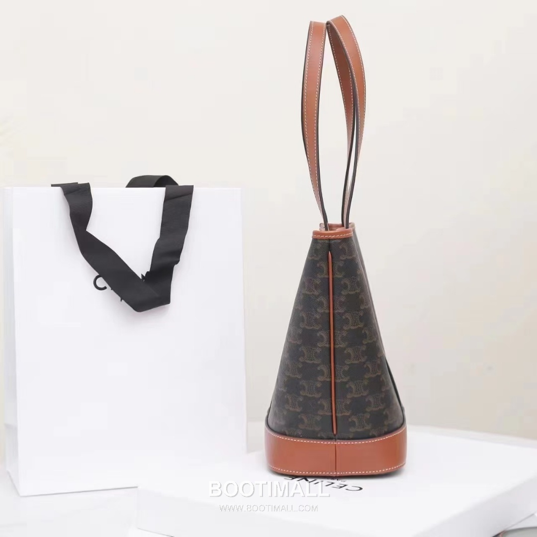 Celine Bucket Shopper Monogram Canvas Cowhide Tote Bag with Medium Capacity Detail 셀린느 버킷 쇼퍼 모노그램 캔버스 카우하이드 토트백 중형 115082 26.5cm 3