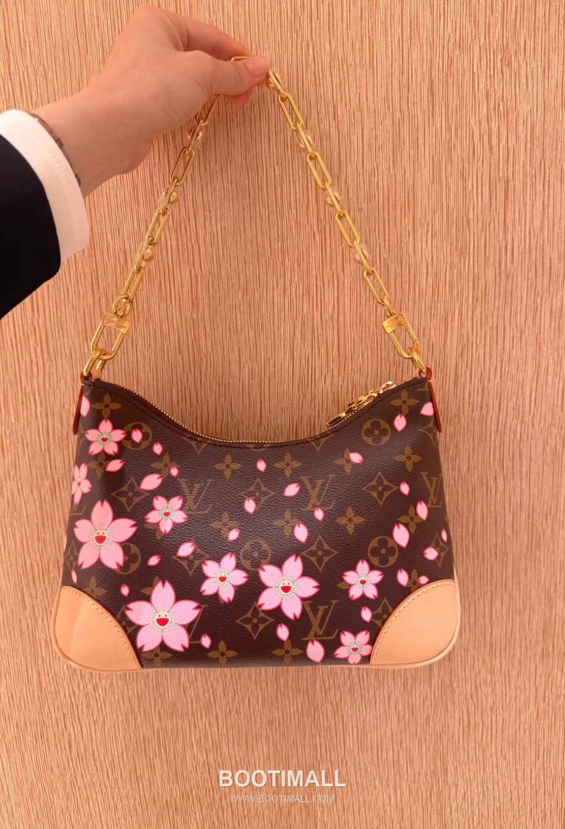 Louis Vuitton Boulogne Monogram Canvas Cherry Blossom Shoulder Bag with Stud Strap Detail 루이비통 불로뉴 모노그램 체리블라썸 숄더백 스터드스트랩 M13265 29cm 8
