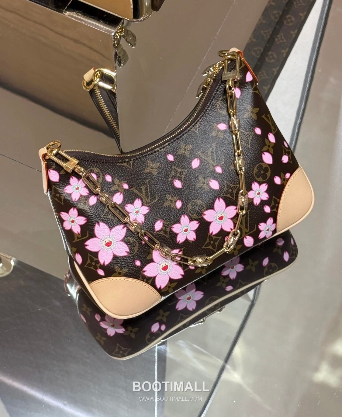 Louis Vuitton Boulogne Monogram Canvas Cherry Blossom Shoulder Bag with Stud Strap Detail 루이비통 불로뉴 모노그램 체리블라썸 숄더백 스터드스트랩 M13265 29cm 9