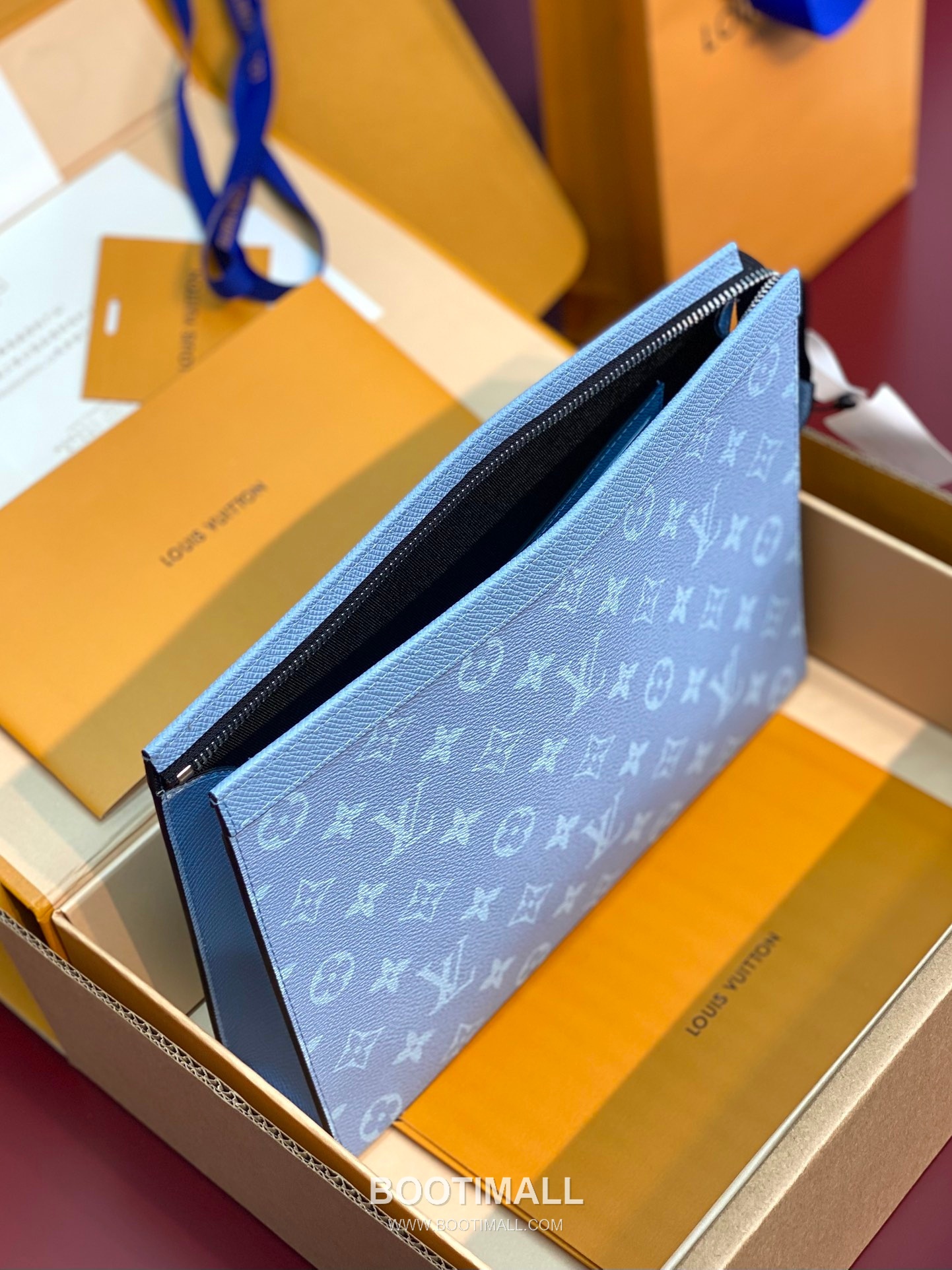 Louis Vuitton Pochette Voyage MM Monogram Eclipse Canvas Clutch Bag 루이비통 포쉐트 보야주 MM 모노그램 이클립스 클러치백 M14011 26cm 3