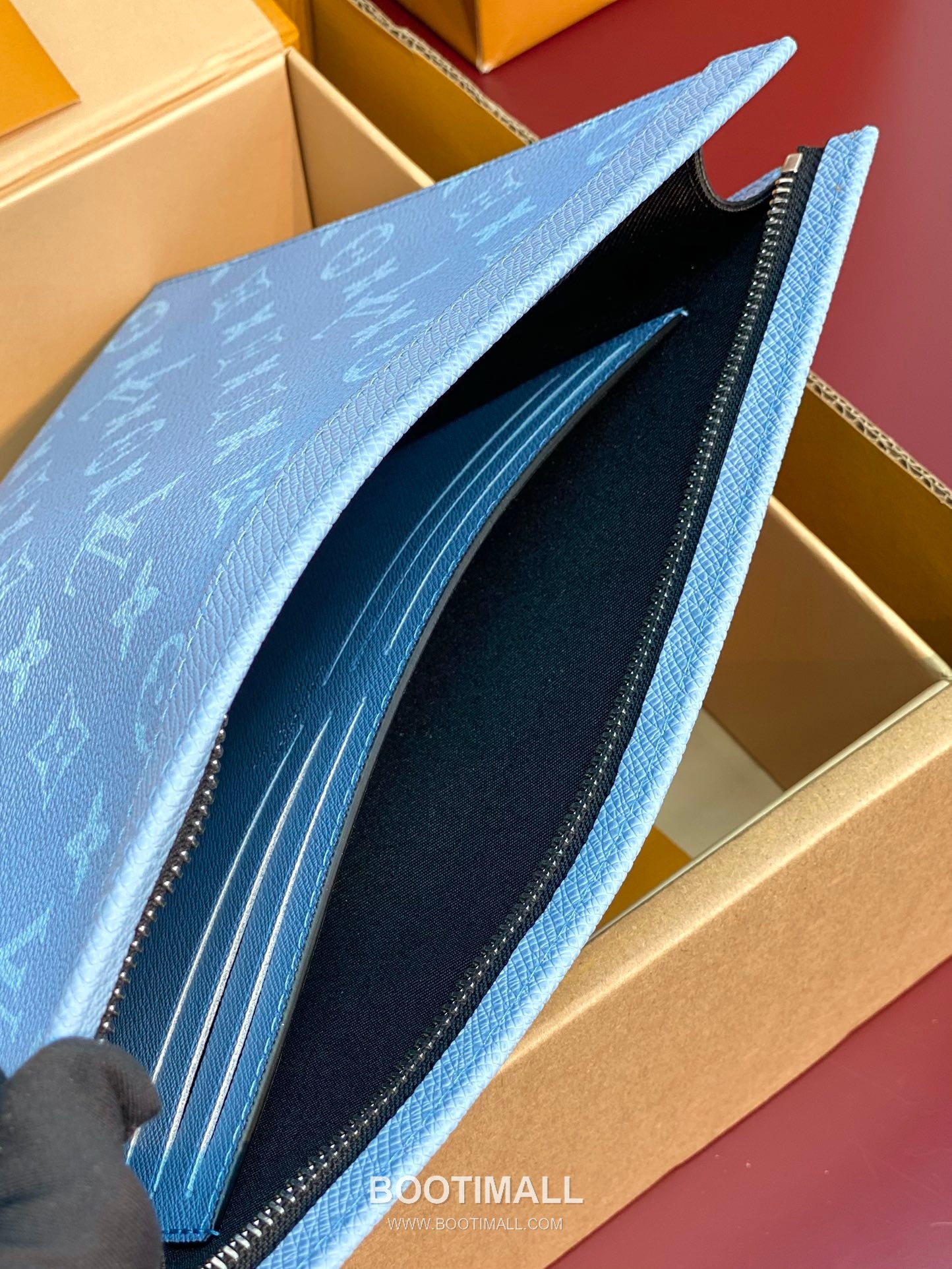 Louis Vuitton Pochette Voyage MM Monogram Eclipse Canvas Clutch Bag 루이비통 포쉐트 보야주 MM 모노그램 이클립스 클러치백 M14011 26cm 4