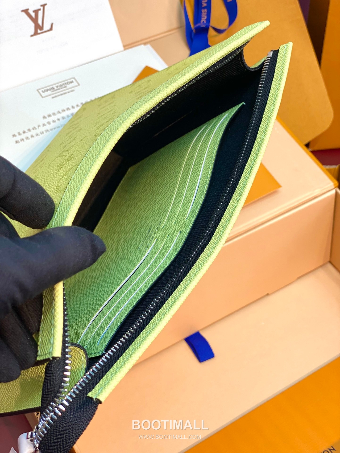 Louis Vuitton Pochette Voyage MM Monogram Eclipse Canvas Clutch Bag 루이비통 포쉐트 보야주 MM 모노그램 이클립스 클러치백 M14011 26cm 4