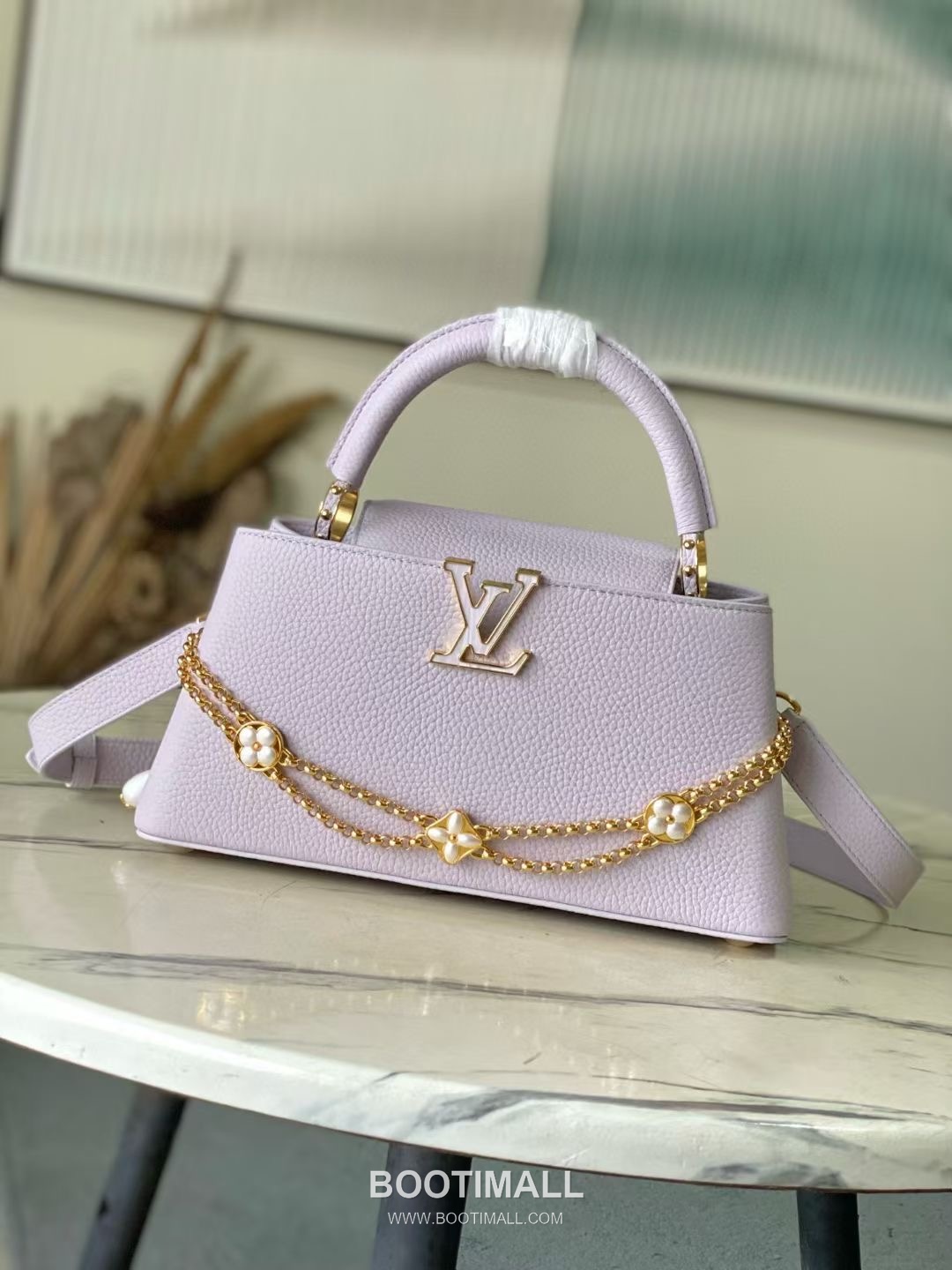Louis Vuitton Capucines PM Taurillon Leather Top Handle Shoulder Bag with Shell Chain Detail 루이비통 카퓌신 PM 토릴론 가죽 탑핸들 숄더백 쉘체인 M25476 30cm 2