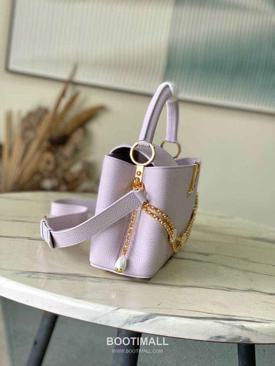 Louis Vuitton Capucines PM Taurillon Leather Top Handle Shoulder Bag with Shell Chain Detail 루이비통 카퓌신 PM 토릴론 가죽 탑핸들 숄더백 쉘체인 M25476 30cm 3