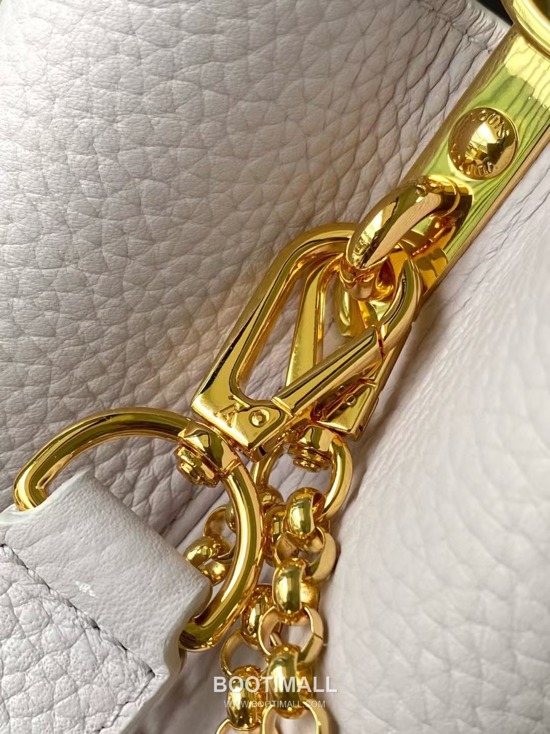 Louis Vuitton Capucines PM Taurillon Leather Top Handle Shoulder Bag with Shell Chain Detail 루이비통 카퓌신 PM 토릴론 가죽 탑핸들 숄더백 쉘체인 M25476 30cm 7